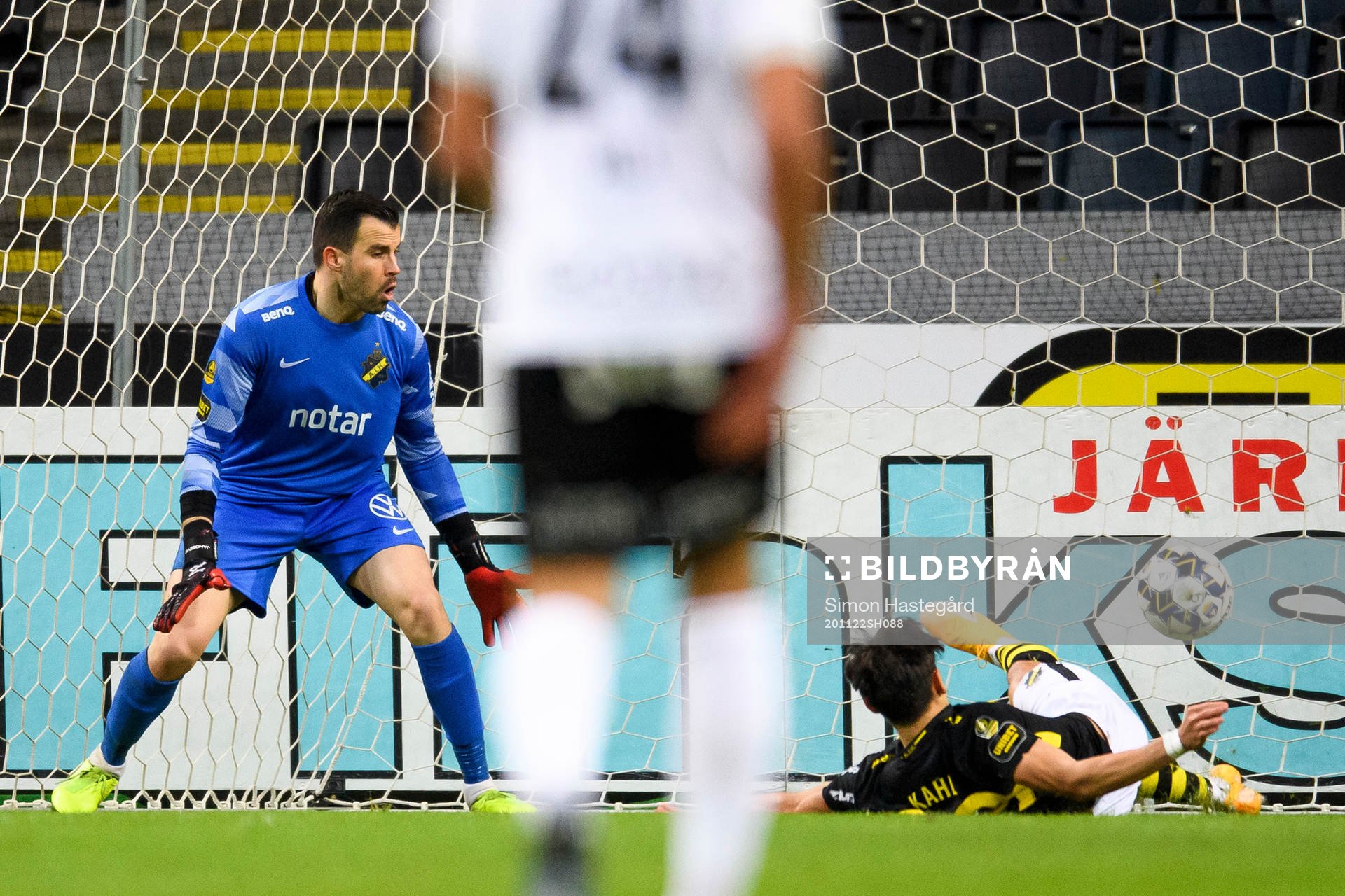 s Eric Kahl gör självmål 0-1 bakom målvakt Budimir