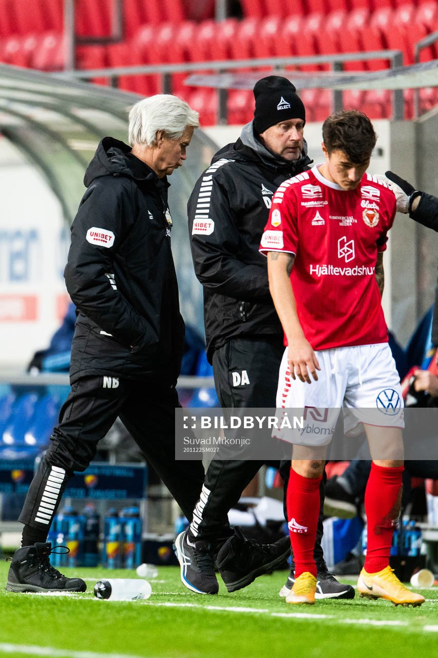 Kalmars tränare Nanne Bergstrand och Adrian Edqvist deppar