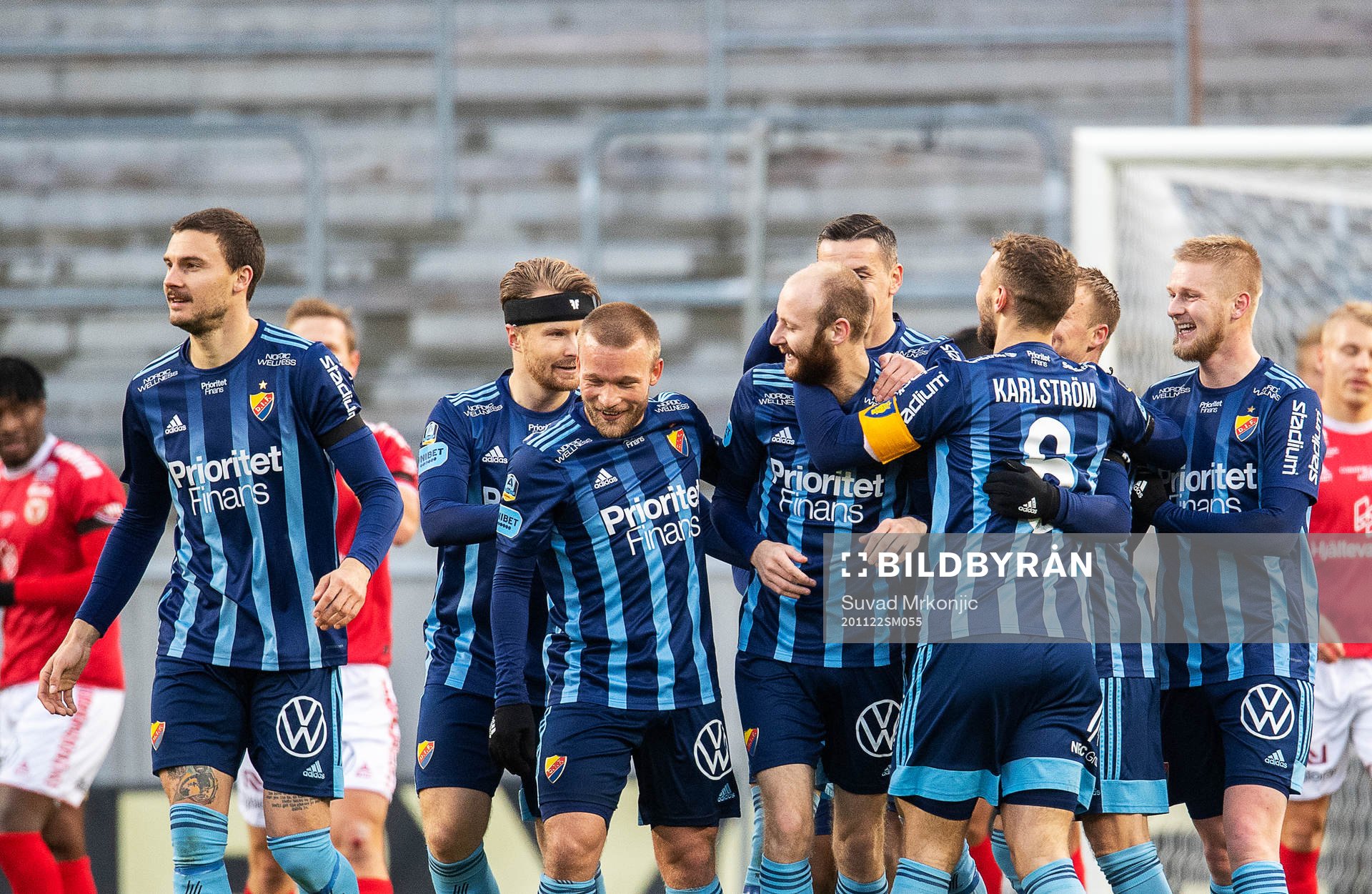 Djurgårdens Curtis Edwards jublar med lagkamrater efter 0-1under fotbollsmatchen i Allsvenskan mellan Kalmar och Djurgården den 22 november 2020 i Kalmar.