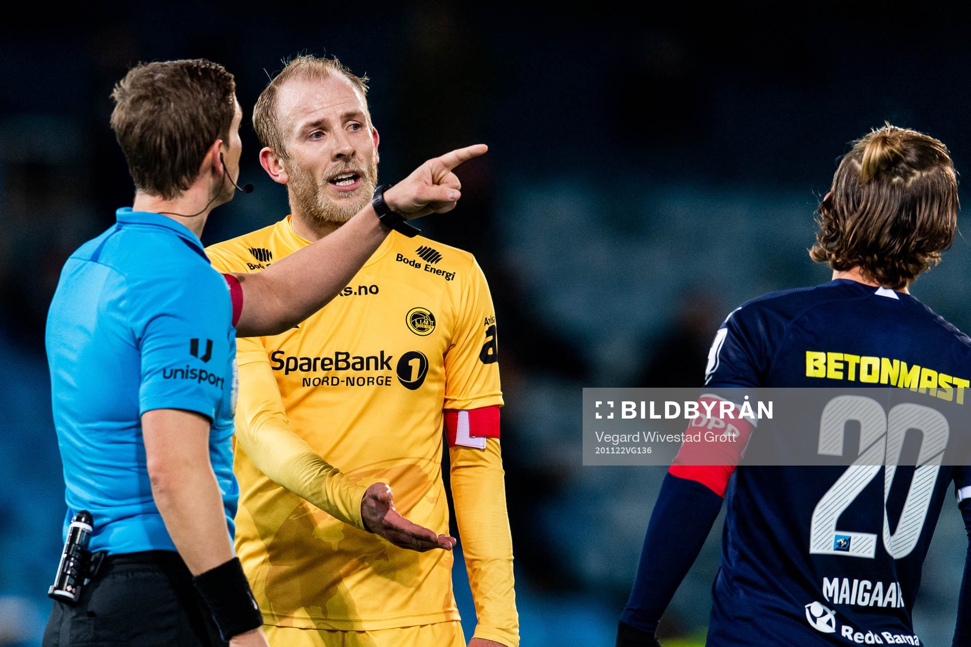 Vegard Leikvoll Moberg of Bodø/Glimt in a discussion with