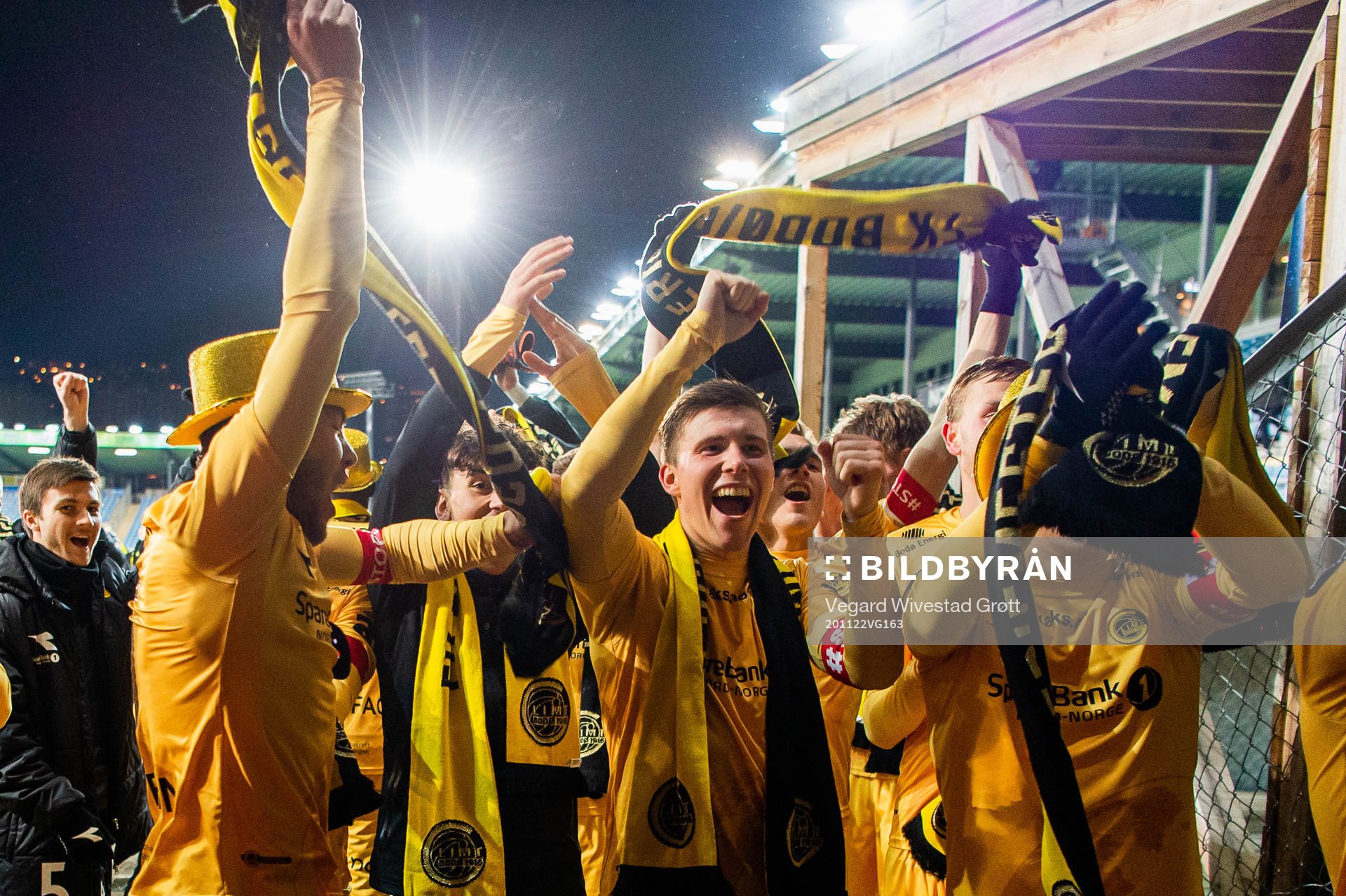 Alfons Sampsted and players of Bodø/Glimt celebrate