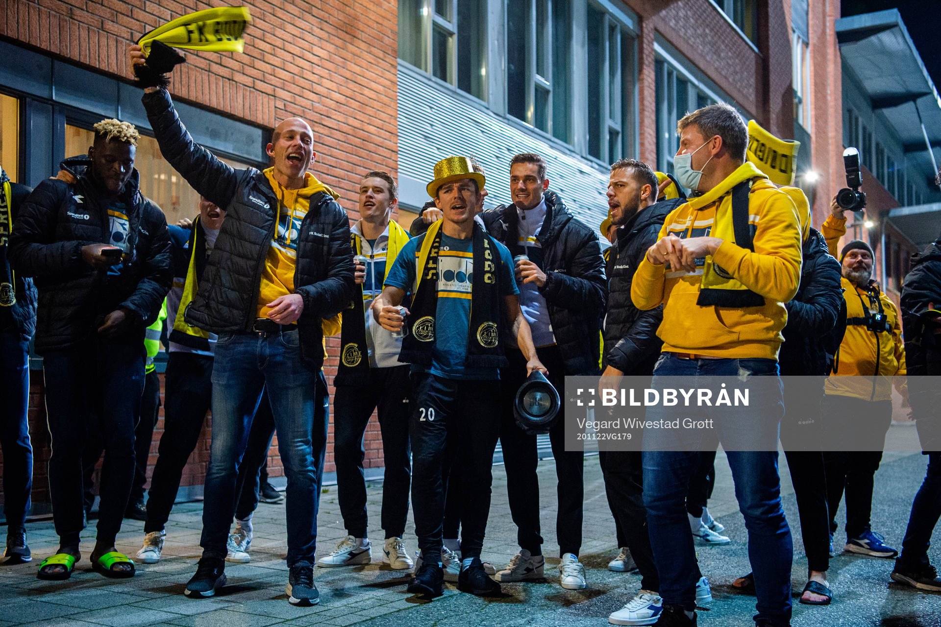 Hugo Vegard Vetlesen and the players and staff of
