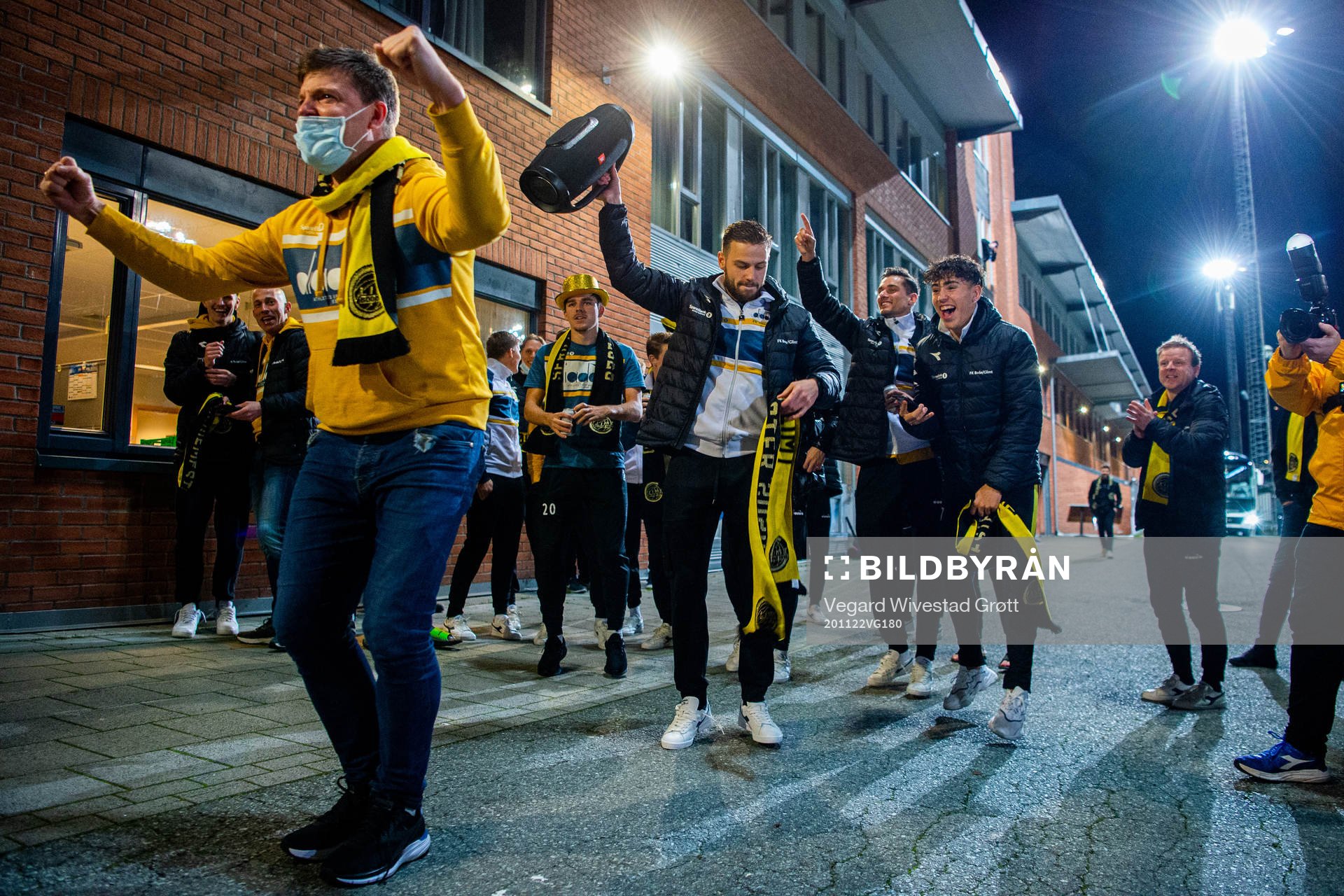 Aasmund Bjørkan, Philip Zinckernagel and the players and