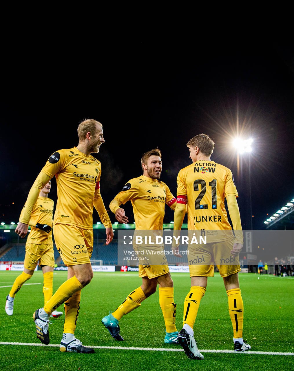 Kasper Junker of Bodø/Glimt celebrates with teammates