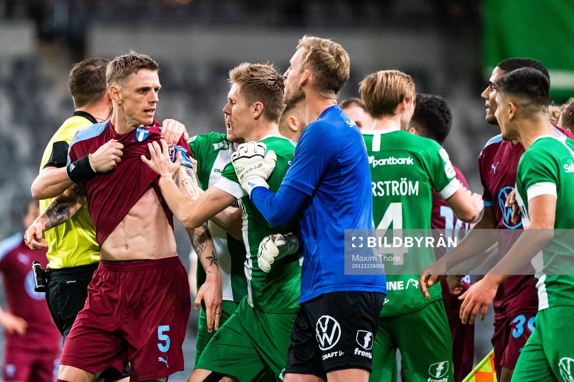 Irriterat mellan Malmö FFs Sören Rieks och Hammarbys