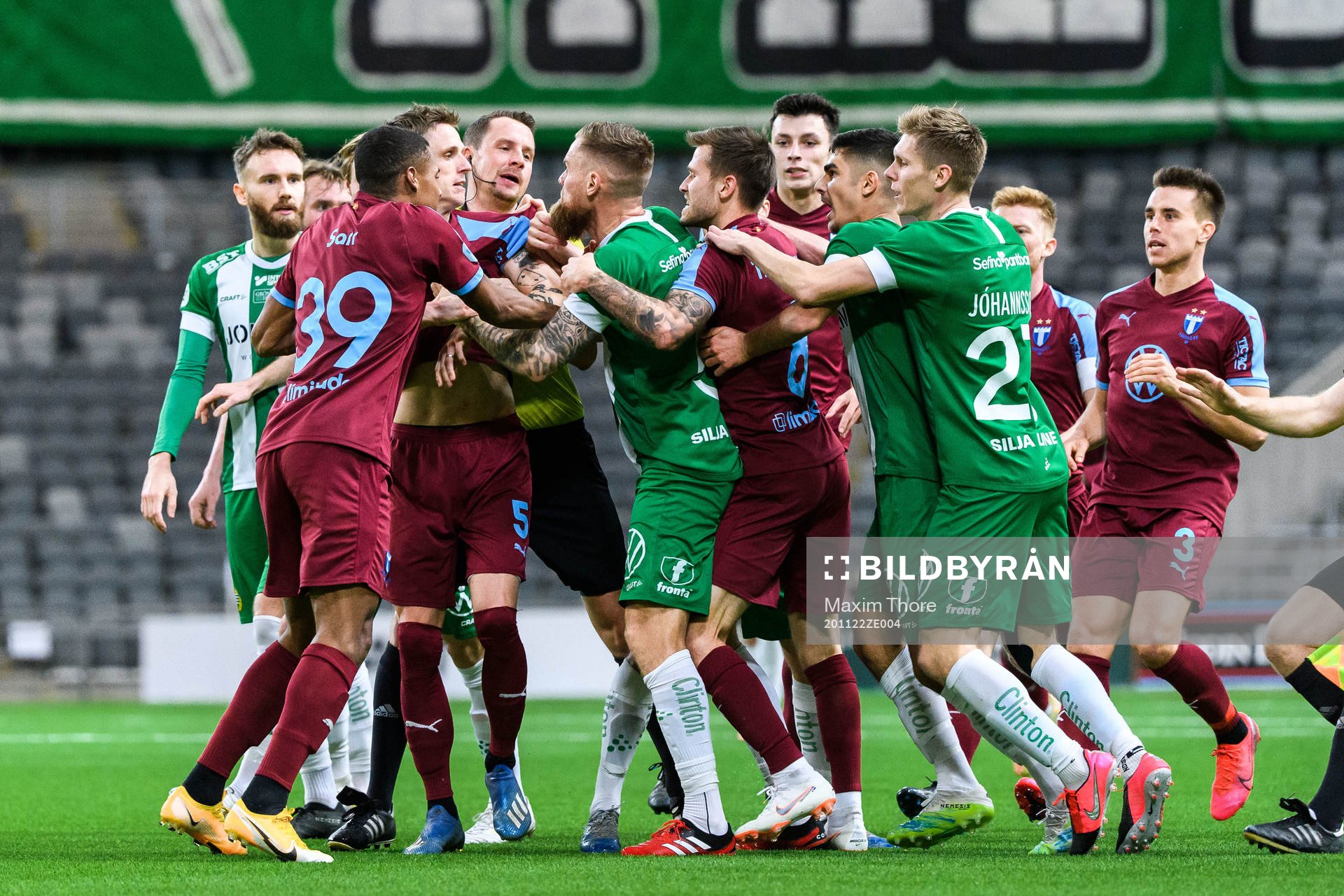Ett bråk uppstår mellan Malmö FFs Sören Rieks och