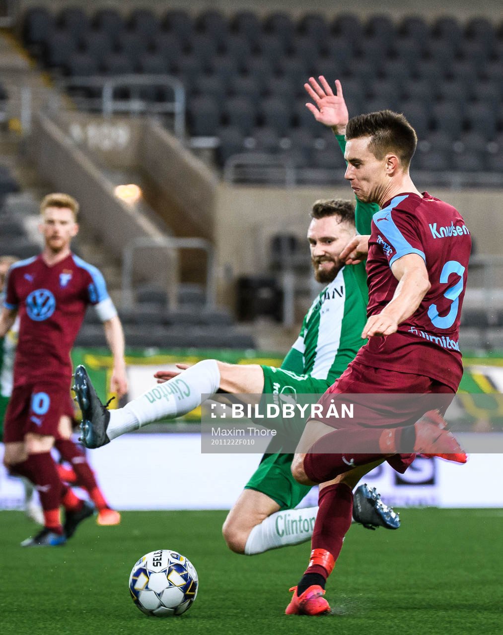 Hammarbys Simon Sandberg och Malmö FFs Jonas Knudsen