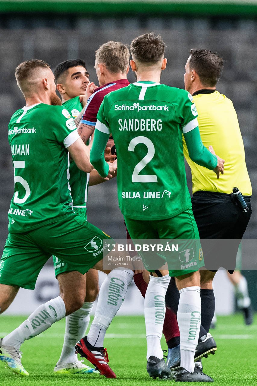 Irriterat mellan Malmö FFs Sören Rieks och Hammarbys
