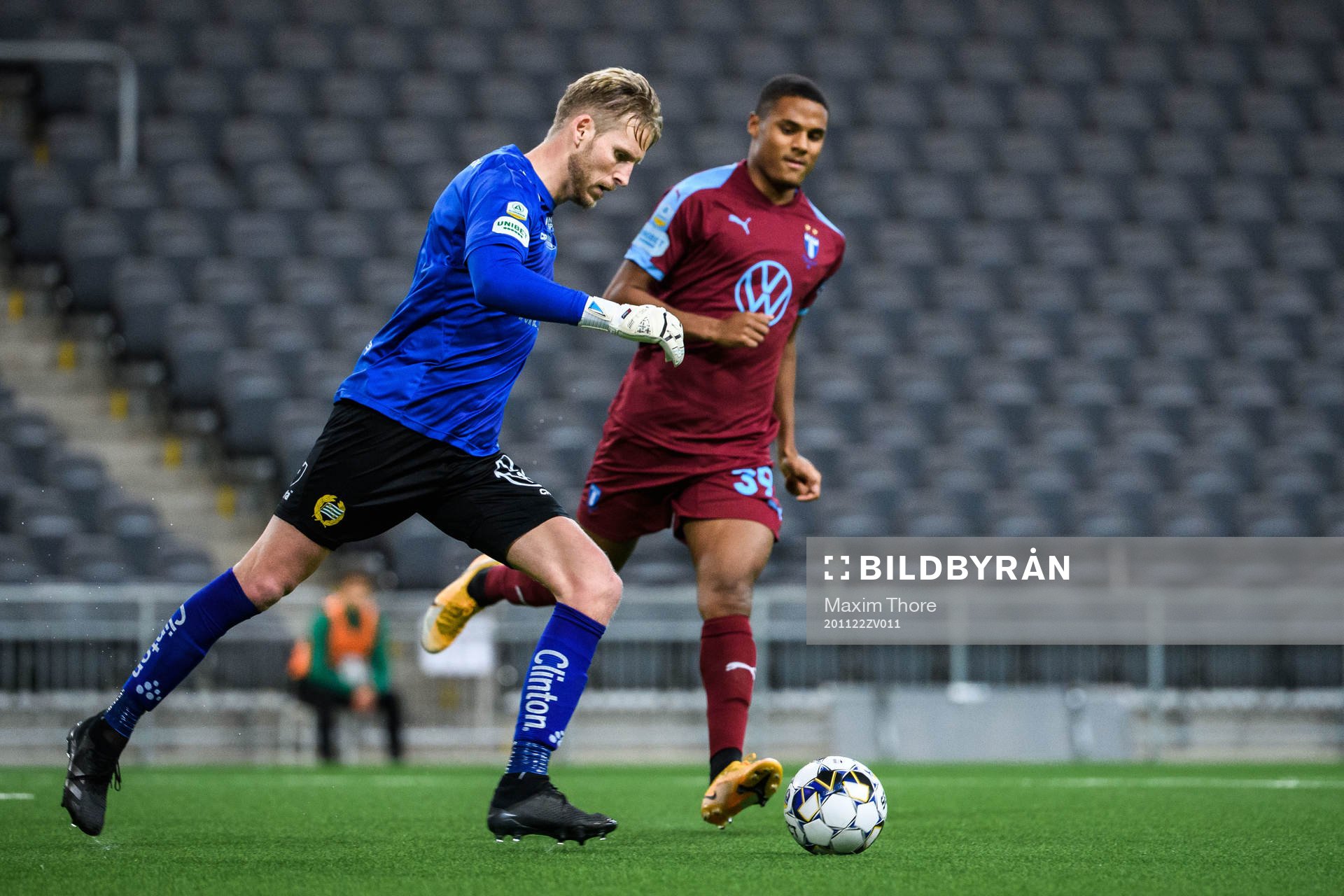 Hammarbys målvakt David Ousted och Malmö FFs Amin Sarr