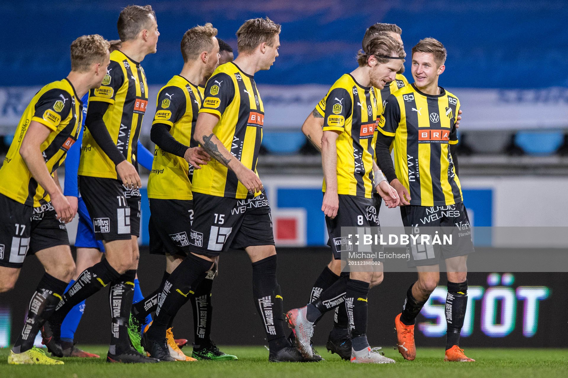 Häckens spelare jublar