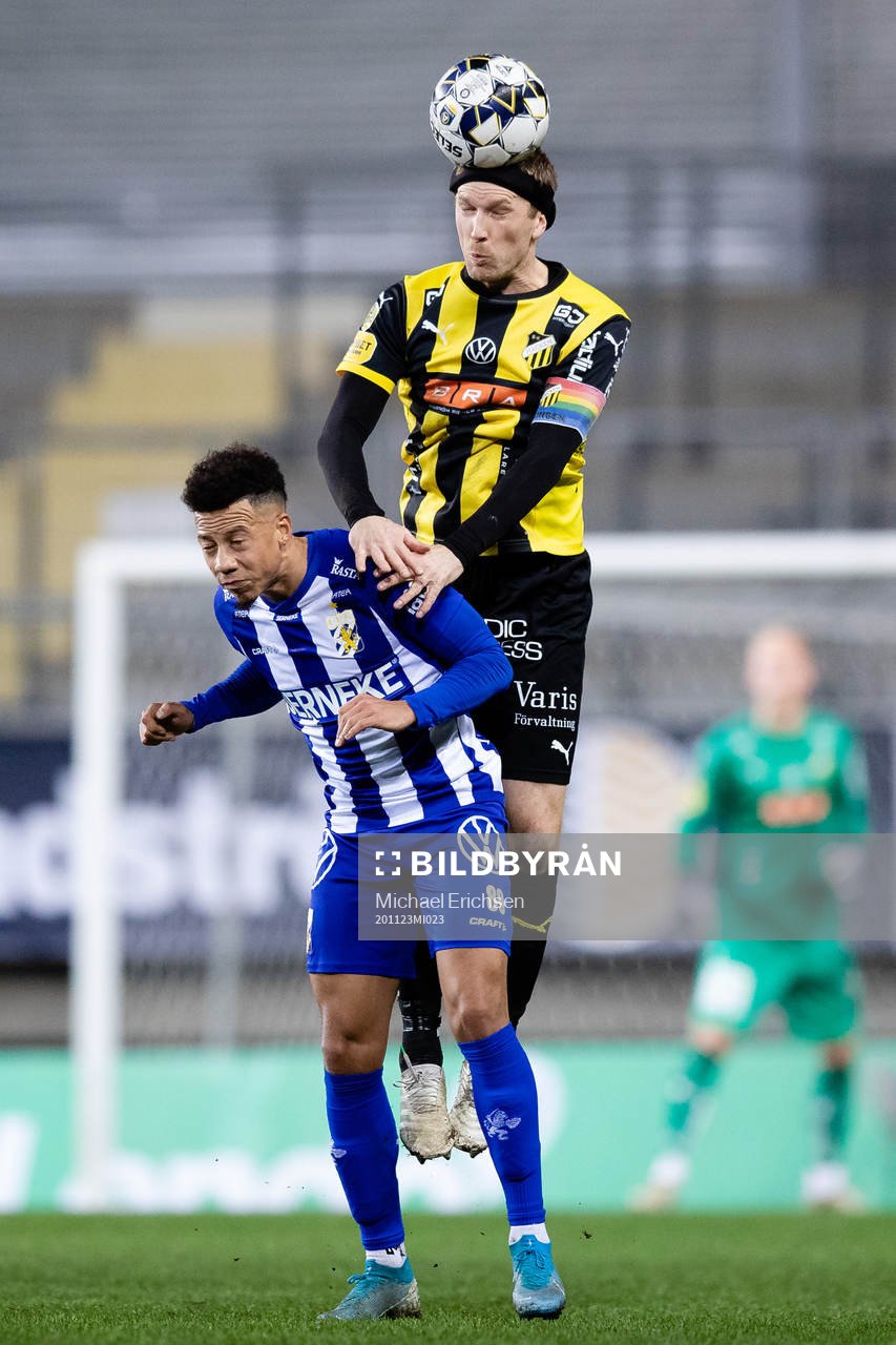 IFK Göteborg Tobias Sana och Häckens Rasmus Lindgren