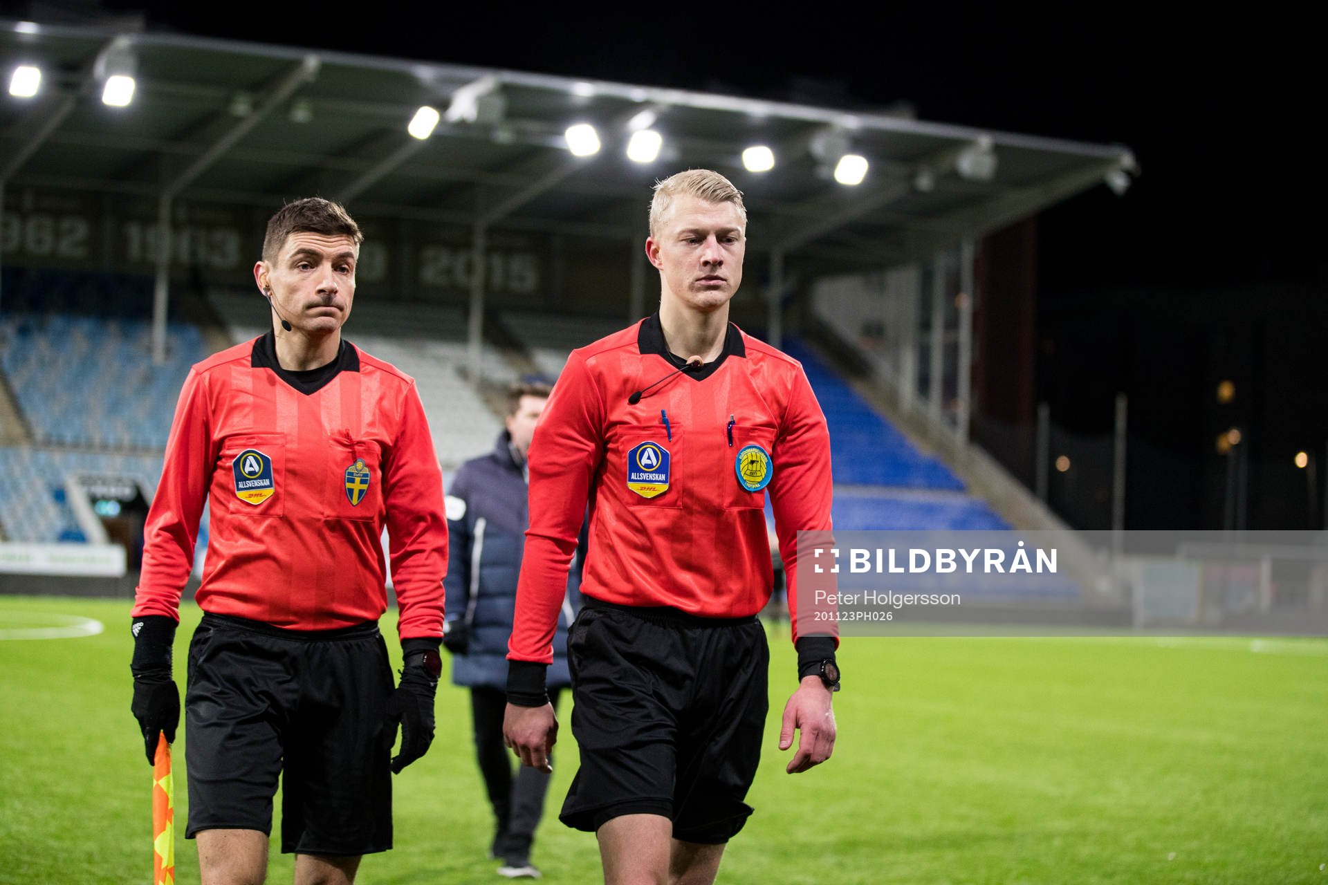 Domare Adam Ladeback efter fotbollsmatchen i Allsvenskan mellan IFK Norrköping och Falkenberg den 23 november 2020 i Norrköping.