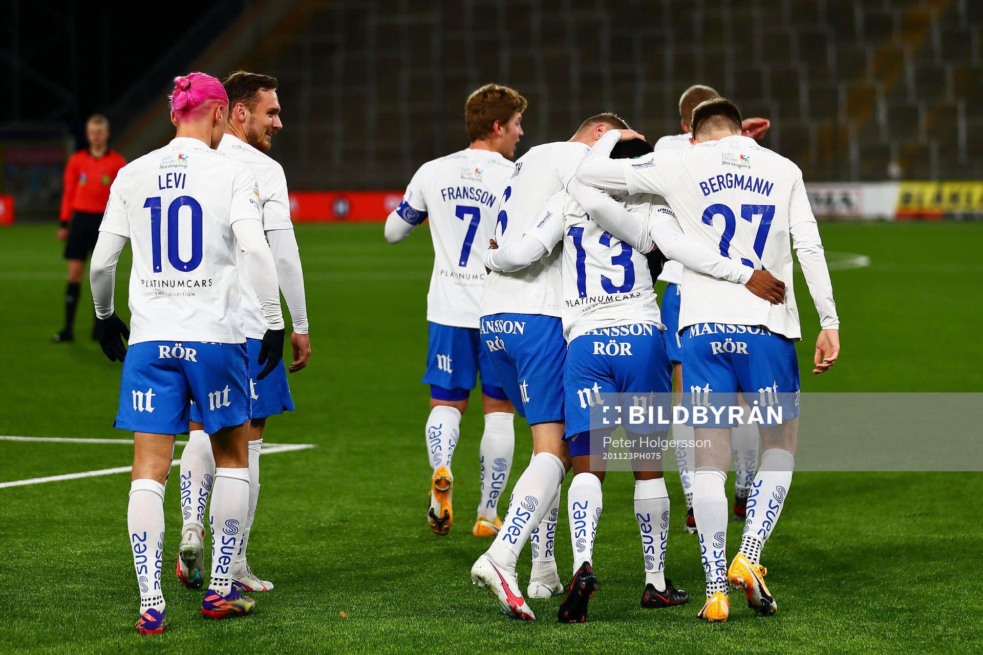 Jubel efter mål 4-1 av IFK Norrköpings Abdulrazaq Ishaq under fotbollsmatchen i Allsvenskan mellan IFK Norrköping och Falkenberg den 23 november 2020 i Norrköping.