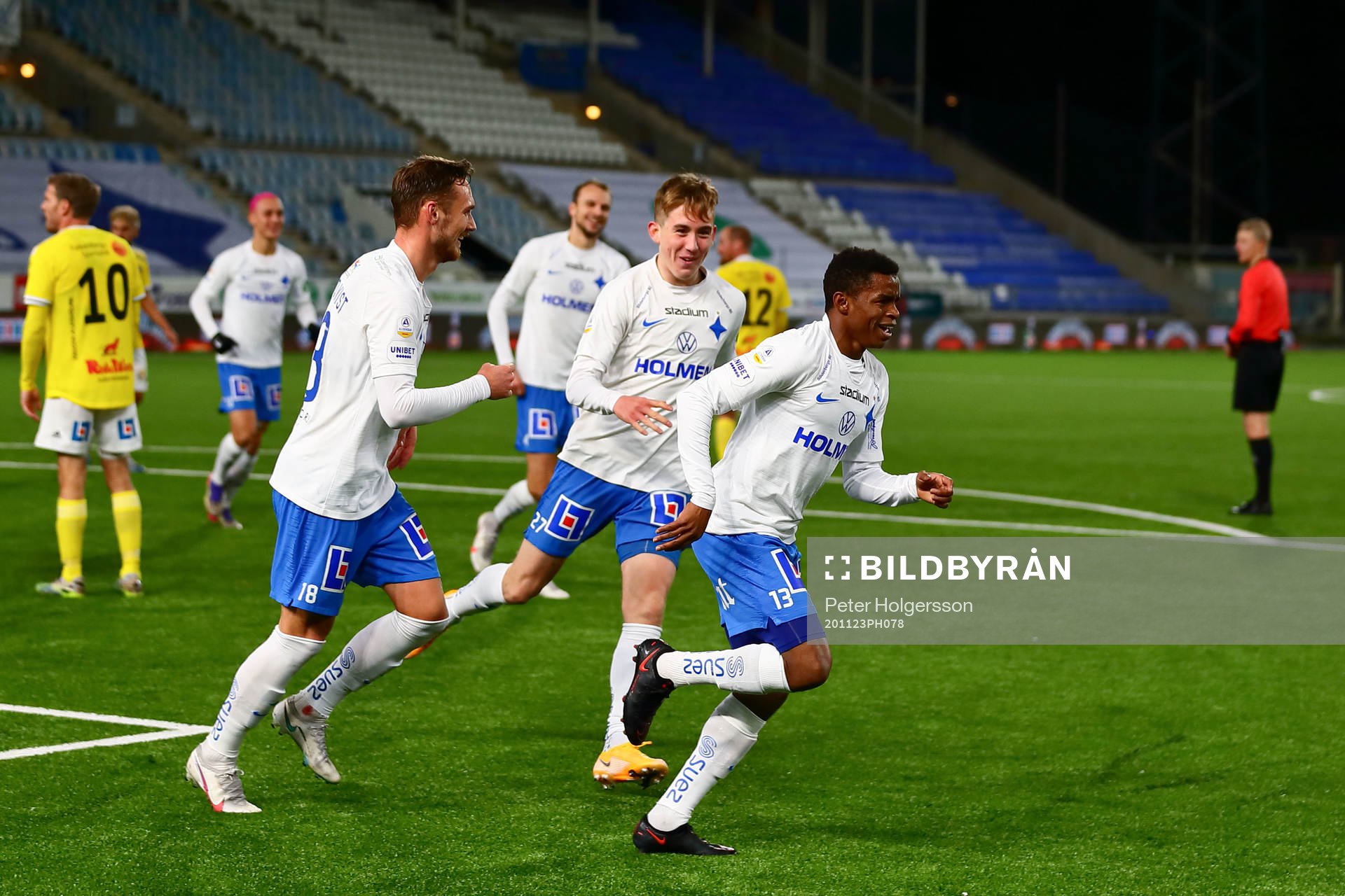 Jubel efter mål 4-1 av IFK Norrköpings Abdulrazaq Ishaq under fotbollsmatchen i Allsvenskan mellan IFK Norrköping och Falkenberg den 23 november 2020 i Norrköping.