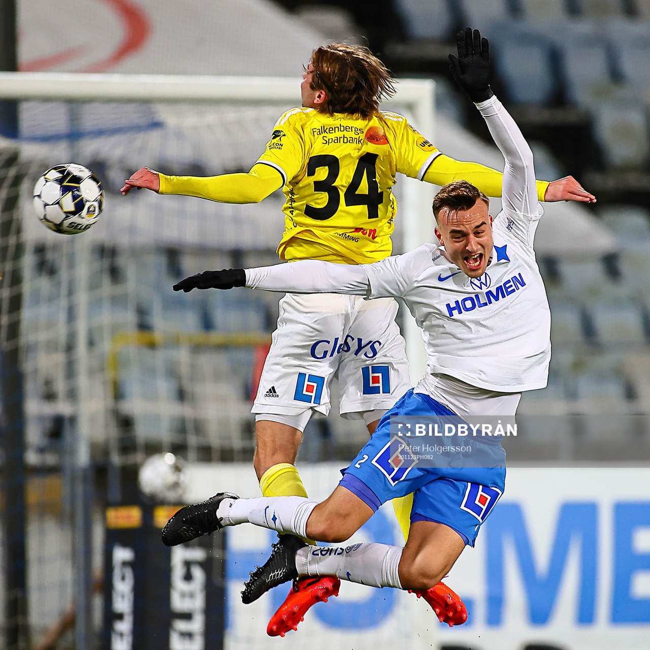 IFK Norrköpings Henrik Castegren knuffas av Falkenbergs
