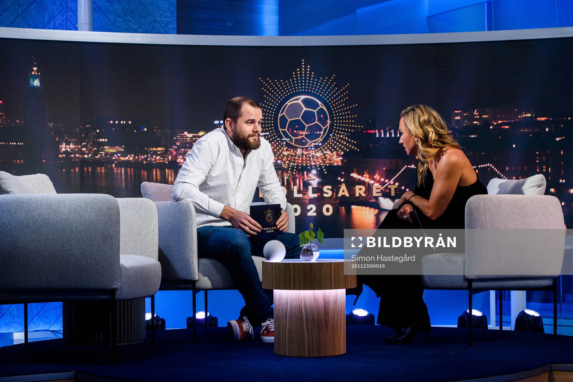 Pontus Frostvik, Manager i eFotboll, och programledare