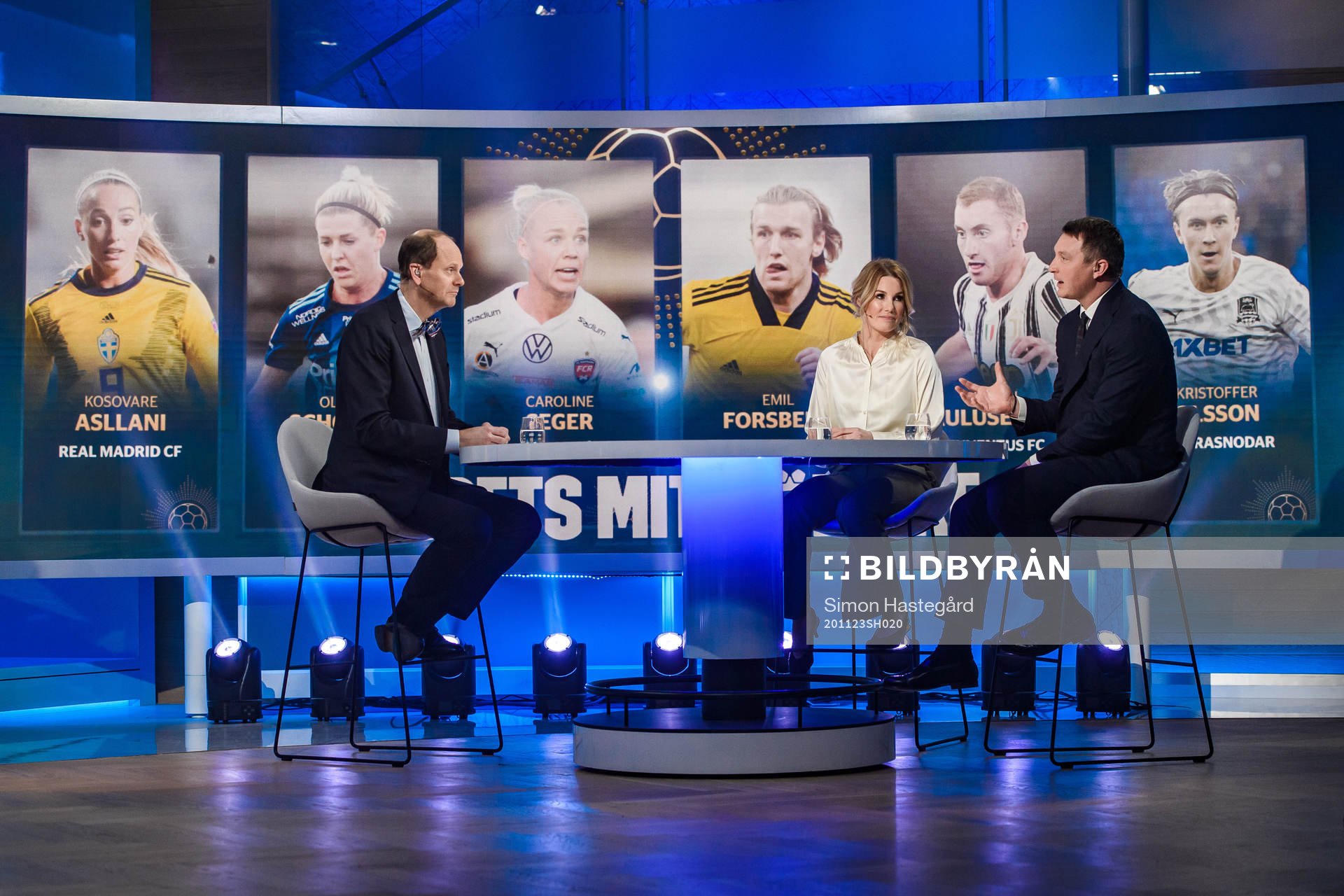 Programledare Lasse Granqvist, Hanna Marklund och Kim Källström under Fotbollsåret 2020 den 23 november 2020 i Stockholm.