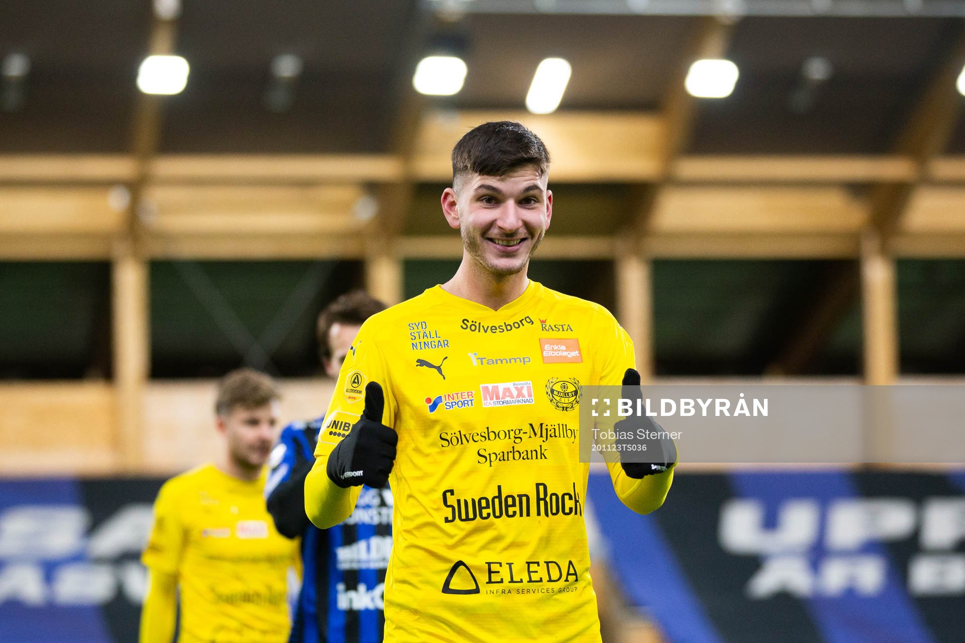 Mjällbys Besard Sabovic jublar