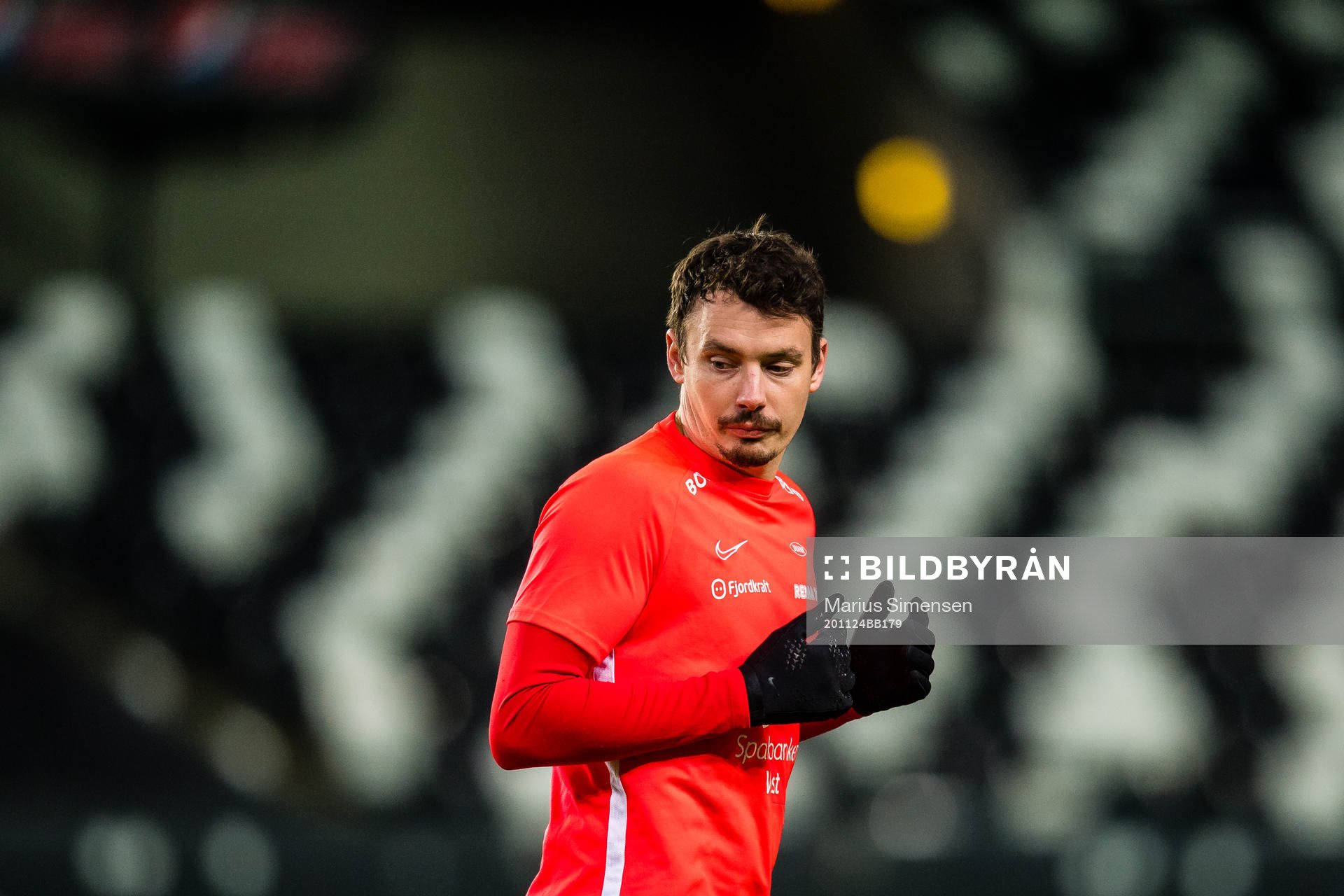 Vegard Valgermo Forren of Brann warms up