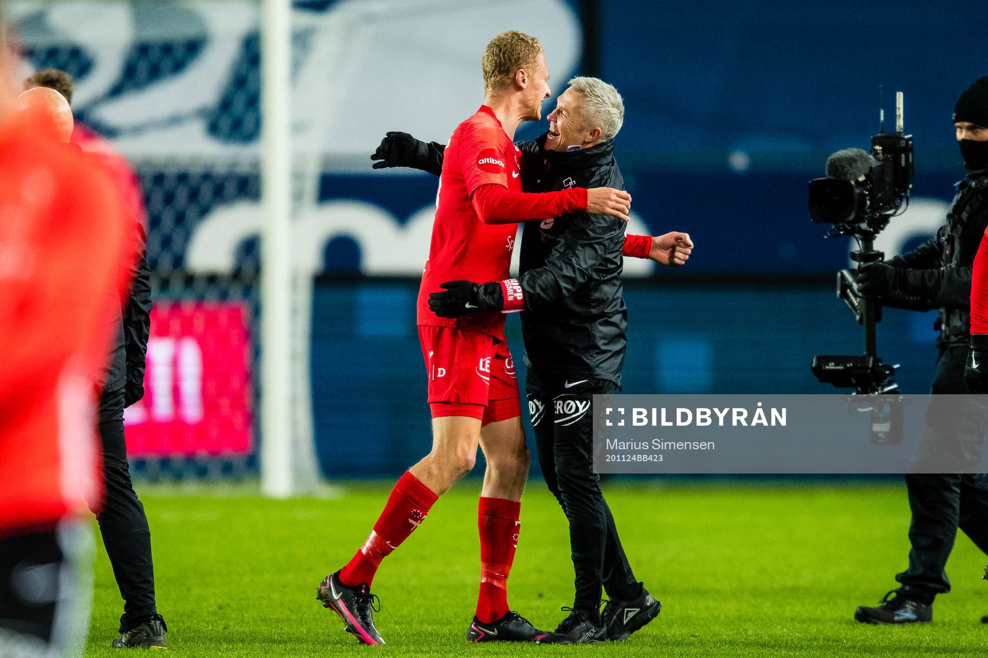 Kristoffer Ramos Barmen of Brann and Kåre Ingebrigtsen,