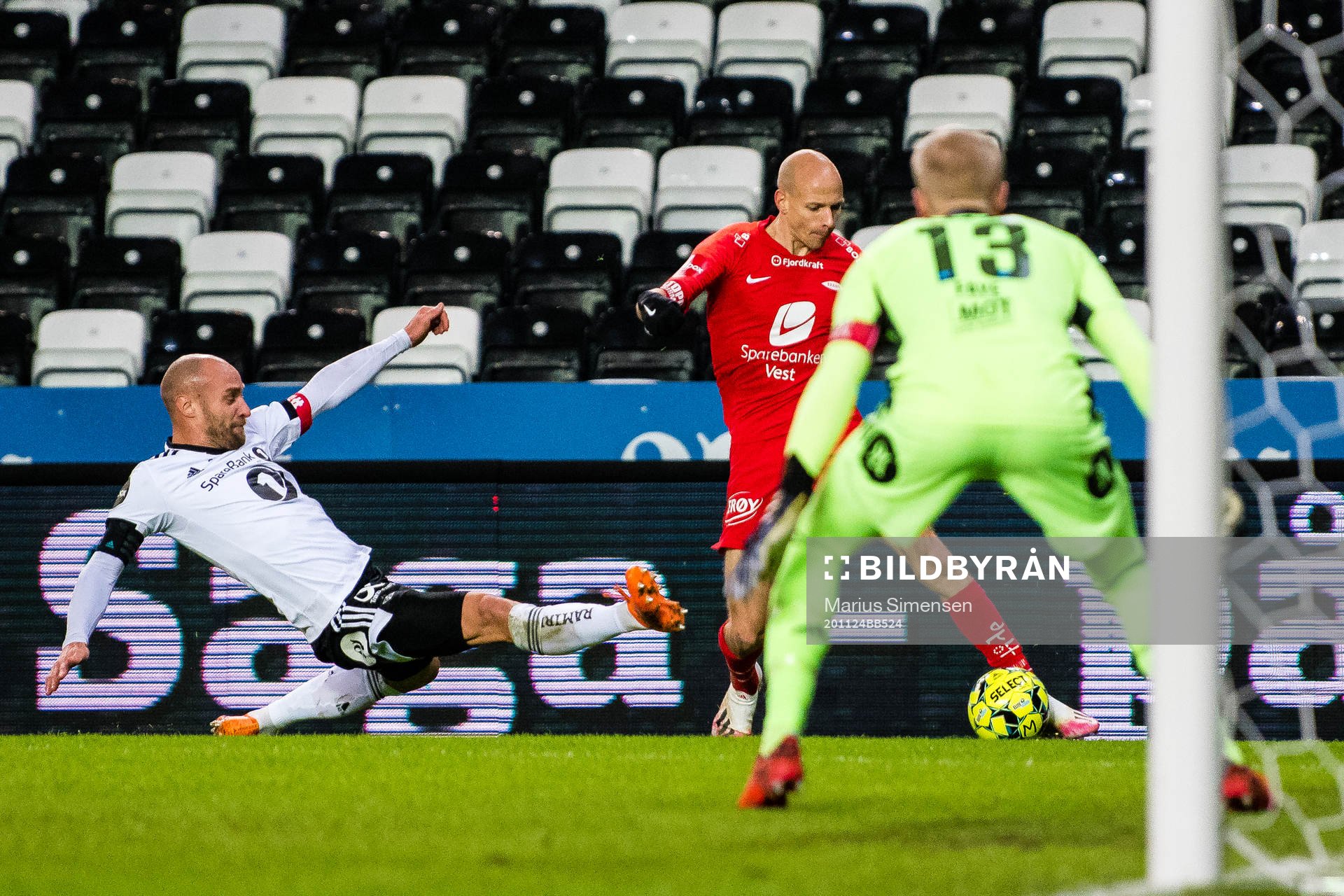 Tore Reginiussen of Rosenborg and Ruben Kristiansen of Brann