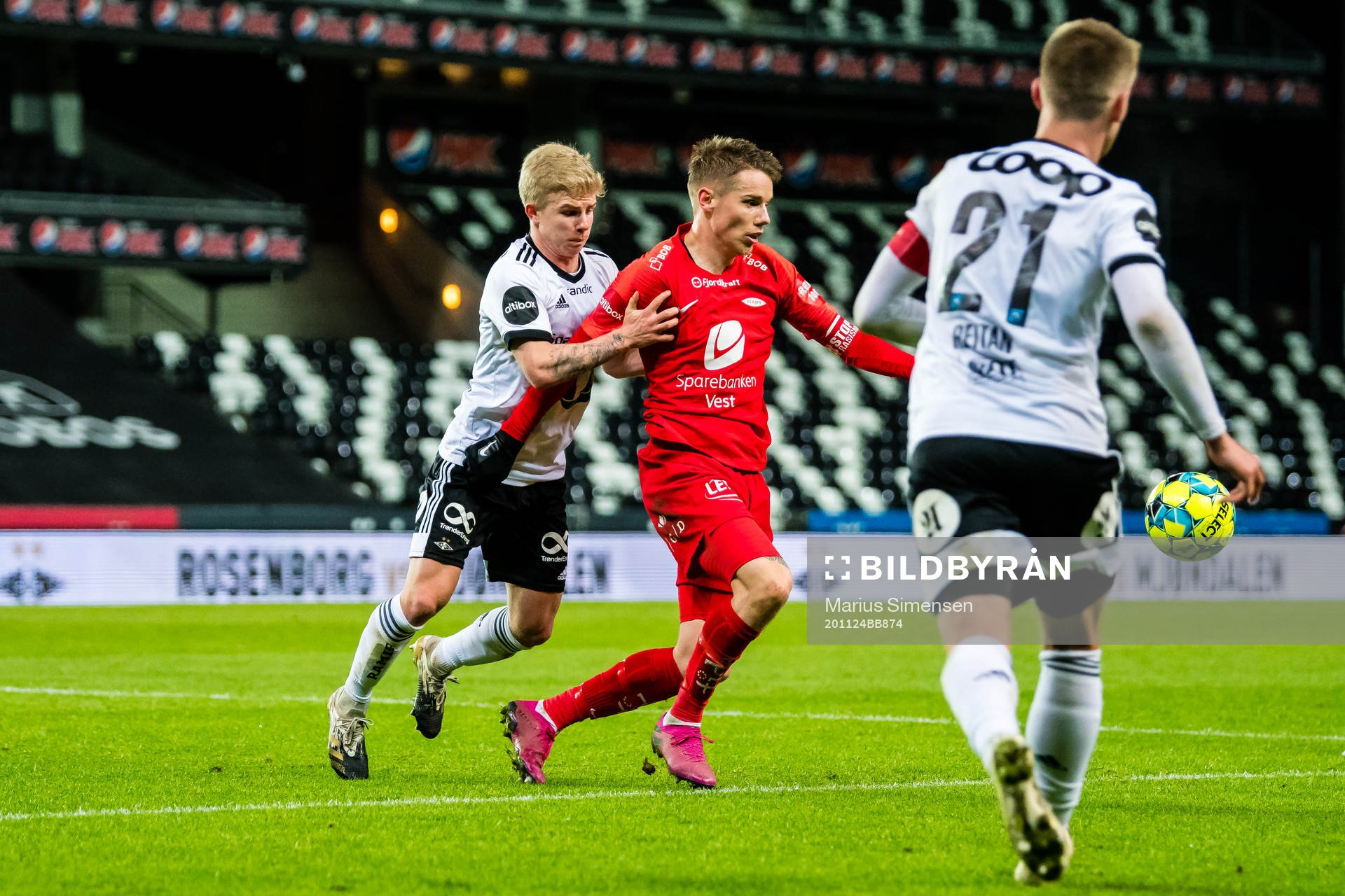 Edvard Sandvik Tagseth of Rosenborg and Robert Thomas