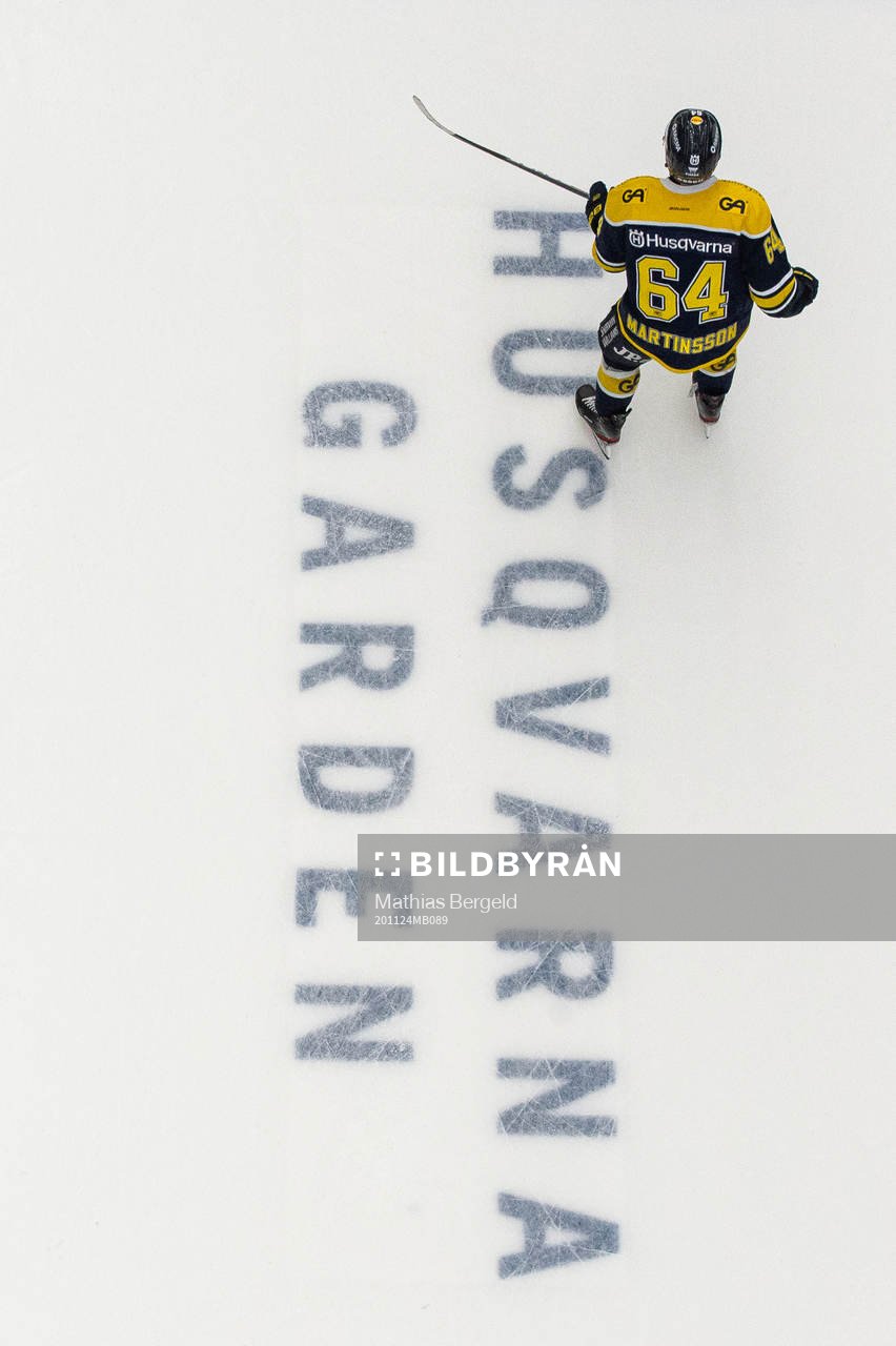 s Eric Martinsson åker över texten ”Husqvarna Garden”