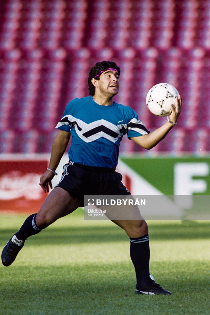 Diego Maradona på träningen