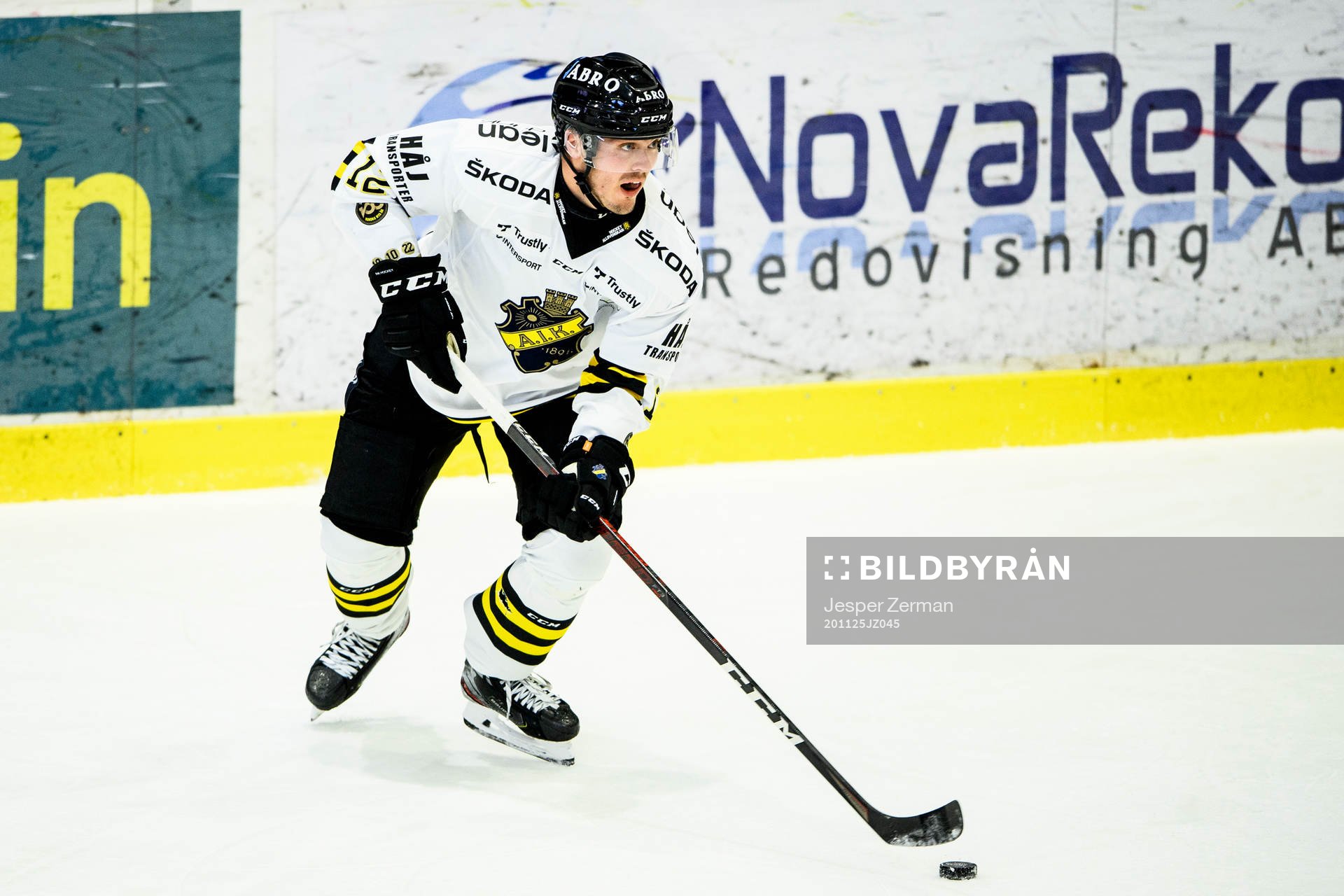 s Max Lindholm