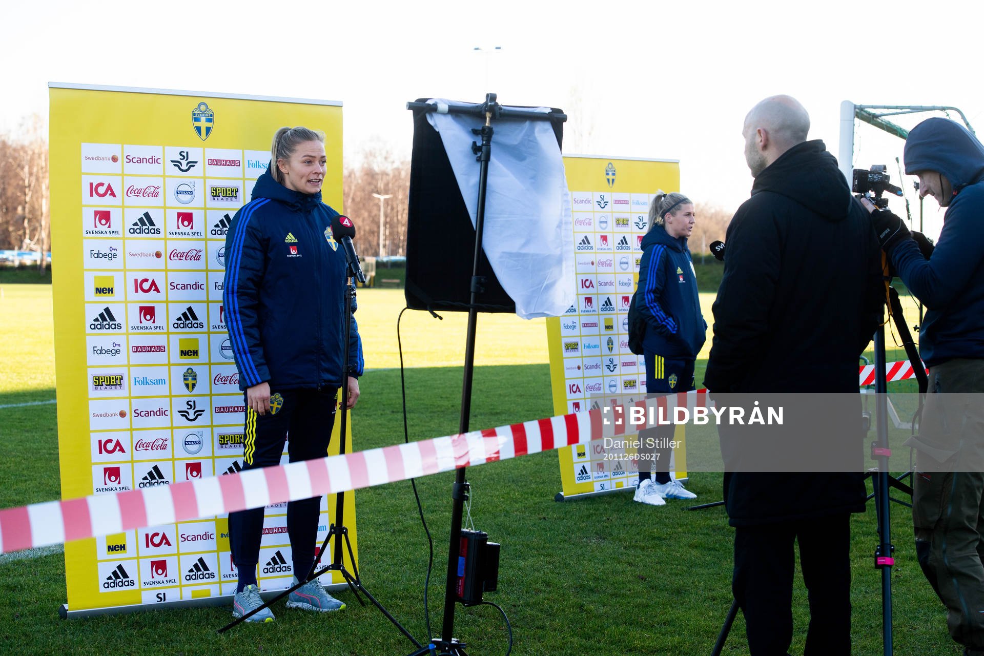 Fridolina Rolfö och Olivia Schough i mixed zone