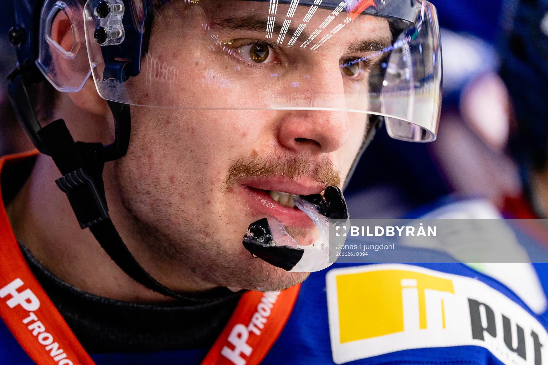 Växjös Hardy Häman Aktell med mustasch och tandskydd