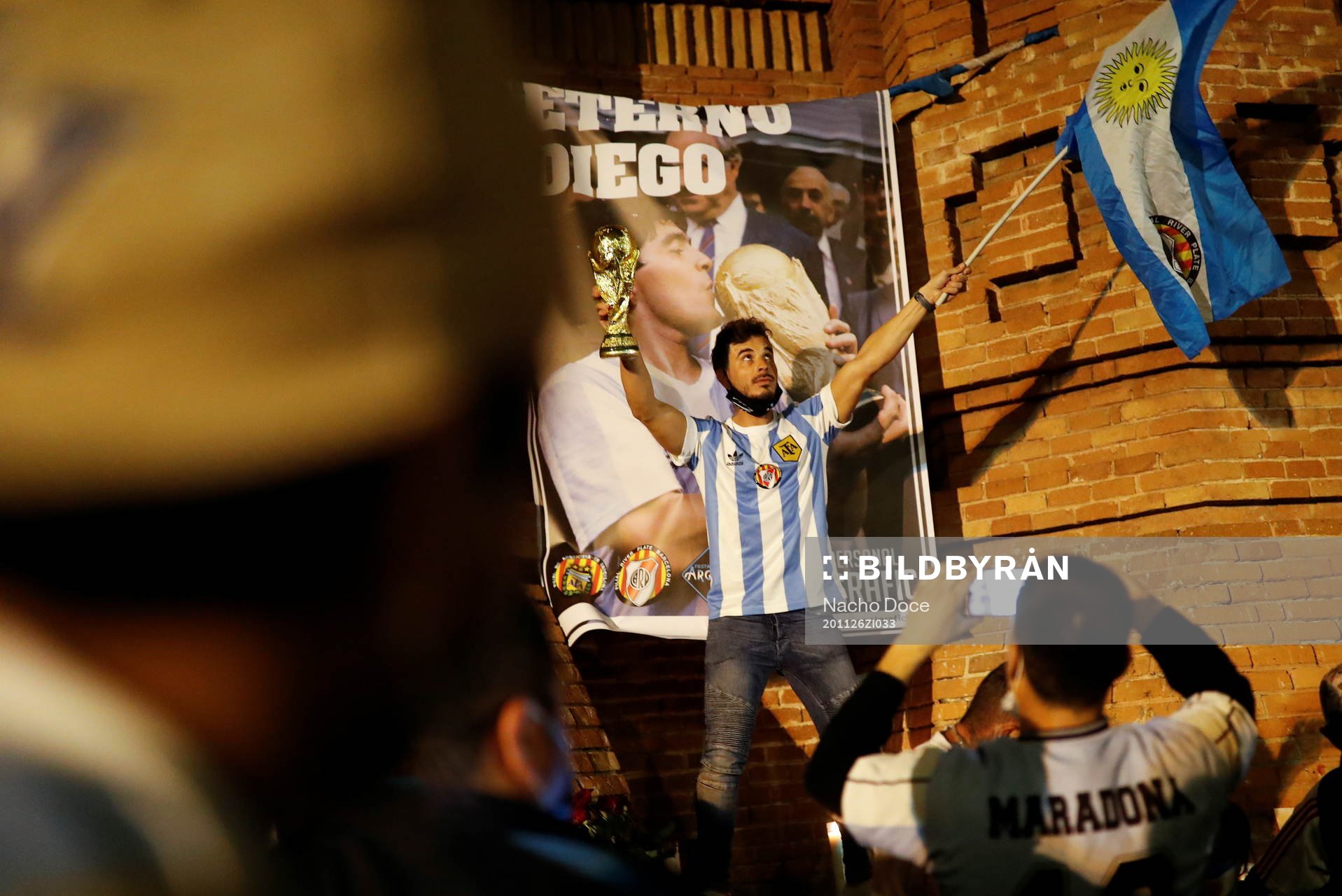 Fans pay tribute to late Argentine soccer legend Diego