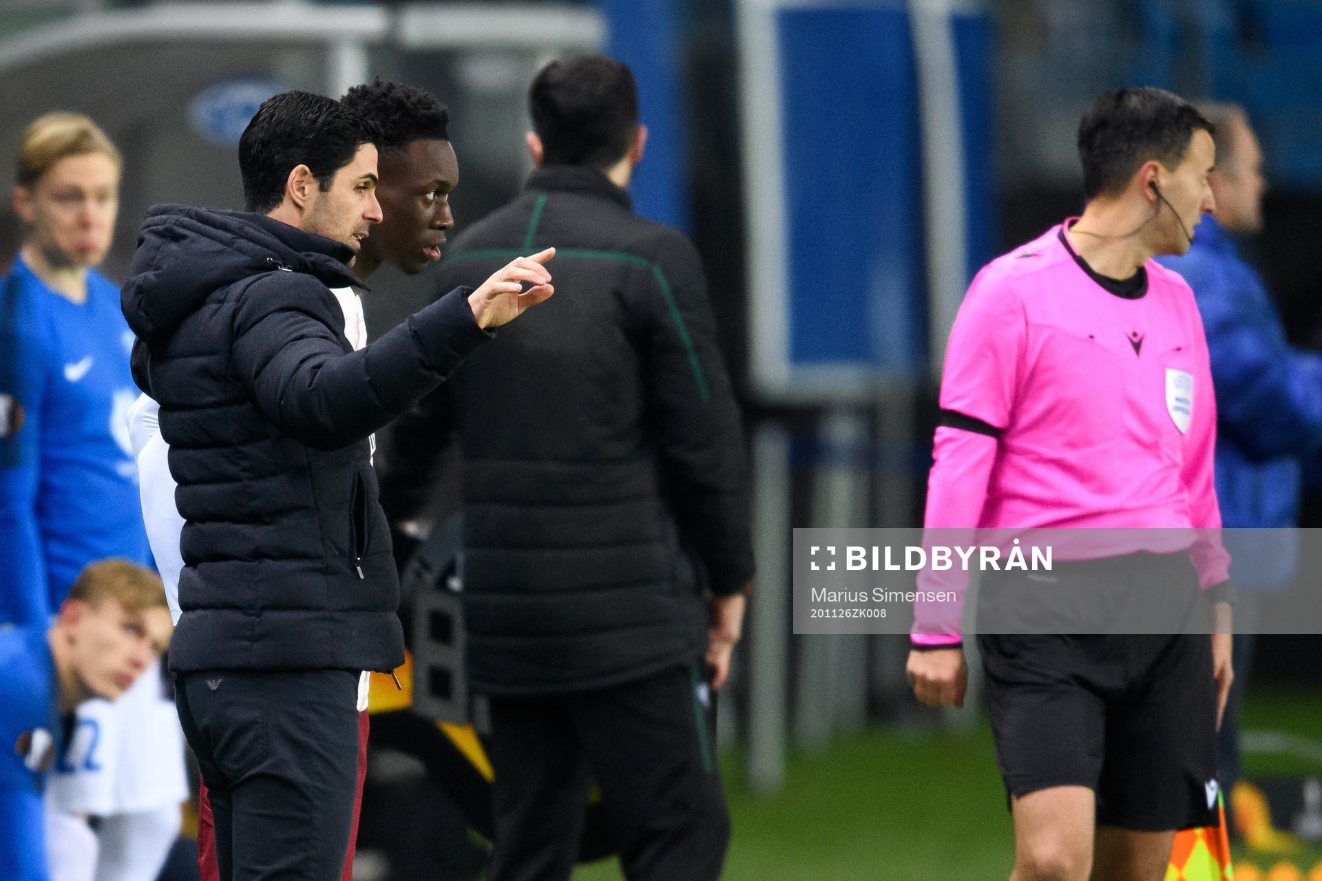 Head coach Mikel Arteta and Folarin Balogun of Arsenal