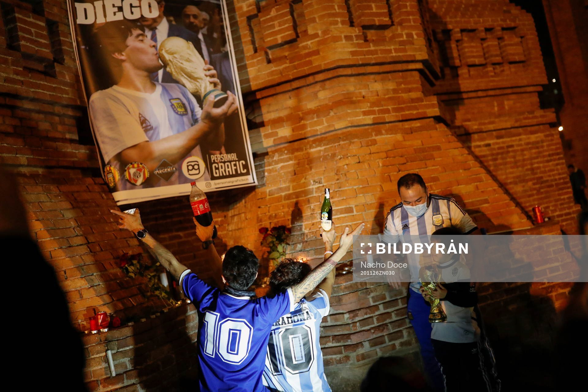 Five years old Inaki Gonzalez Reynoso, who was born in Argentina, participates on a tribute to late Argentine soccer legend Diego Armando Maradona the day after his death, in Barcelona, Spain, November 26, 2020. REUTERS/Nacho Doce