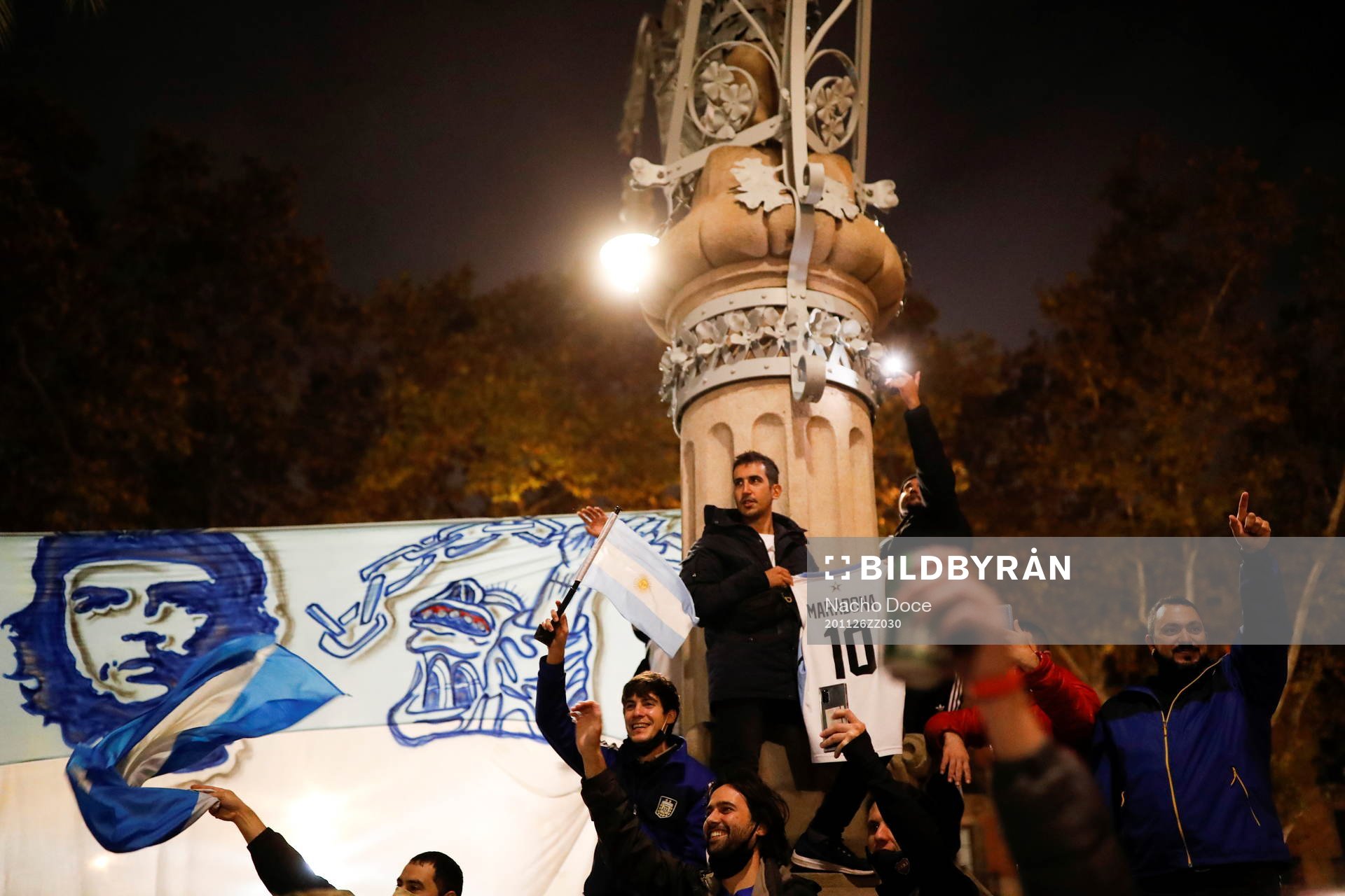 Fans pay tribute to late Argentine soccer legend Diego