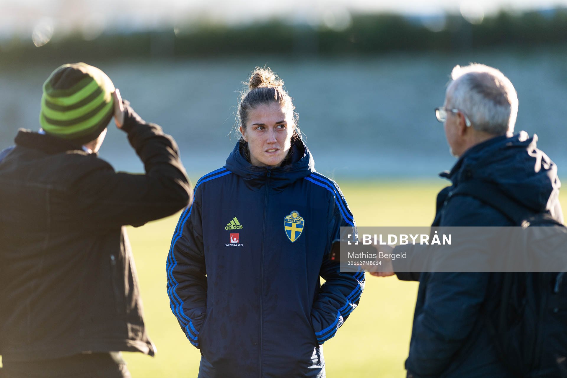 Filippa Angeldal i mixade zonen under en träning med Sveriges damlandslag i fotboll den 27 november 2020 i Göteborg.