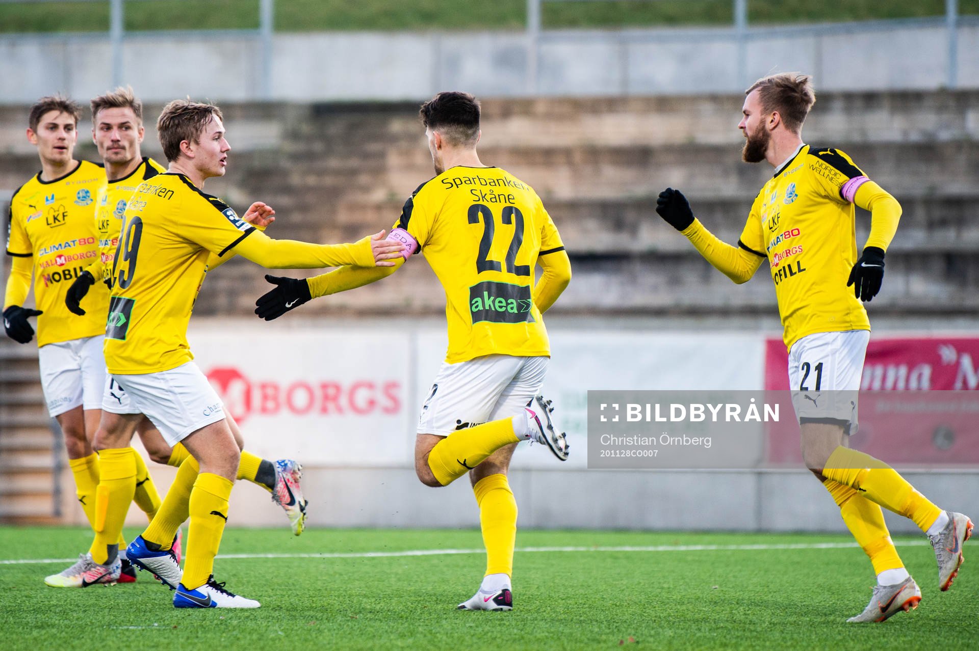 Lunds Oliver Stojanovic Fredin jublar med lagkamrater