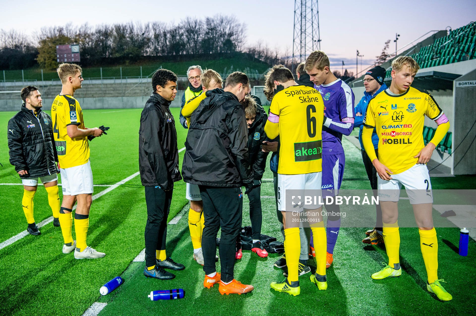 Nervös väntan bland spelarna