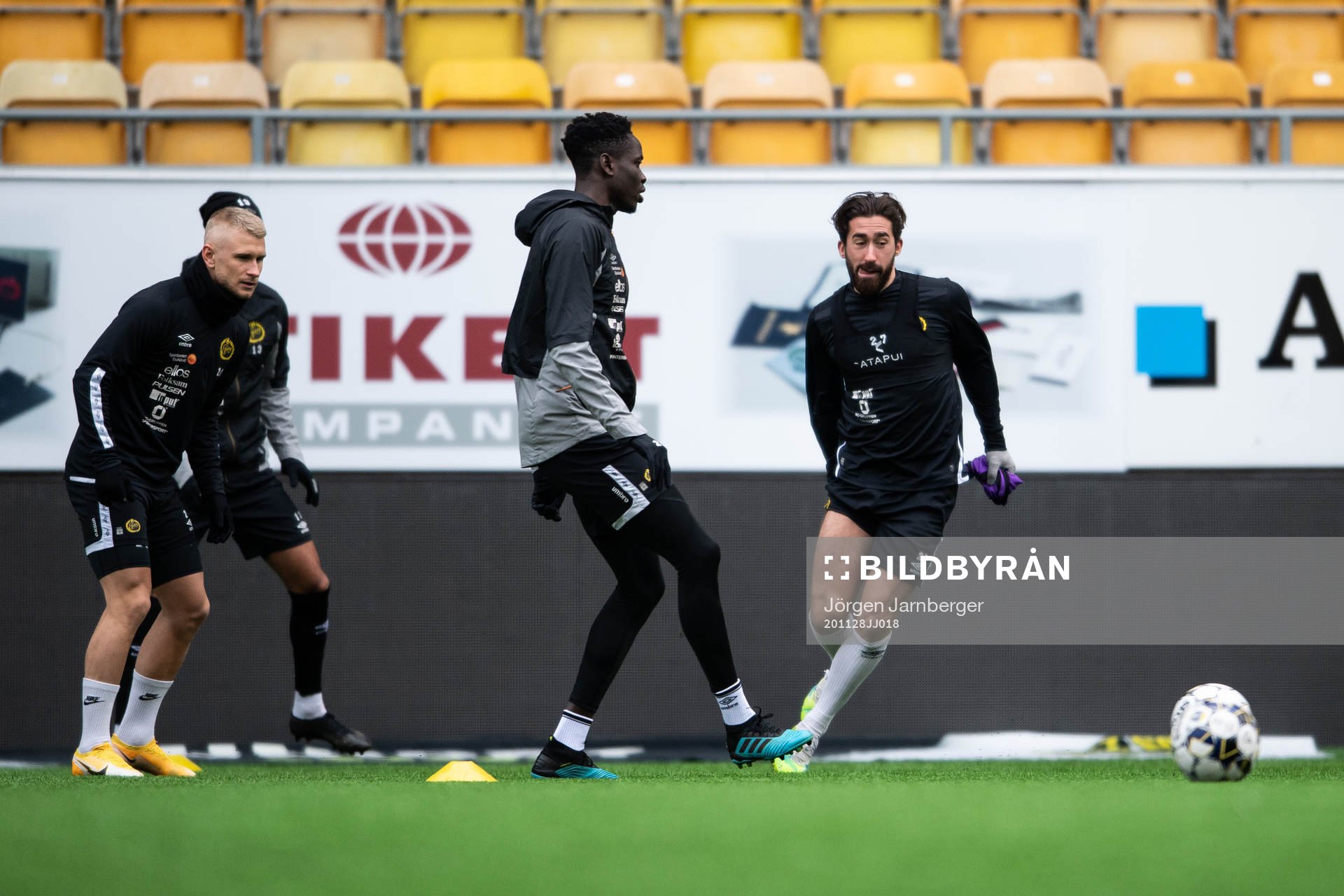 Simon Strand, Joseph Stanley Okumu och Frederik Holst