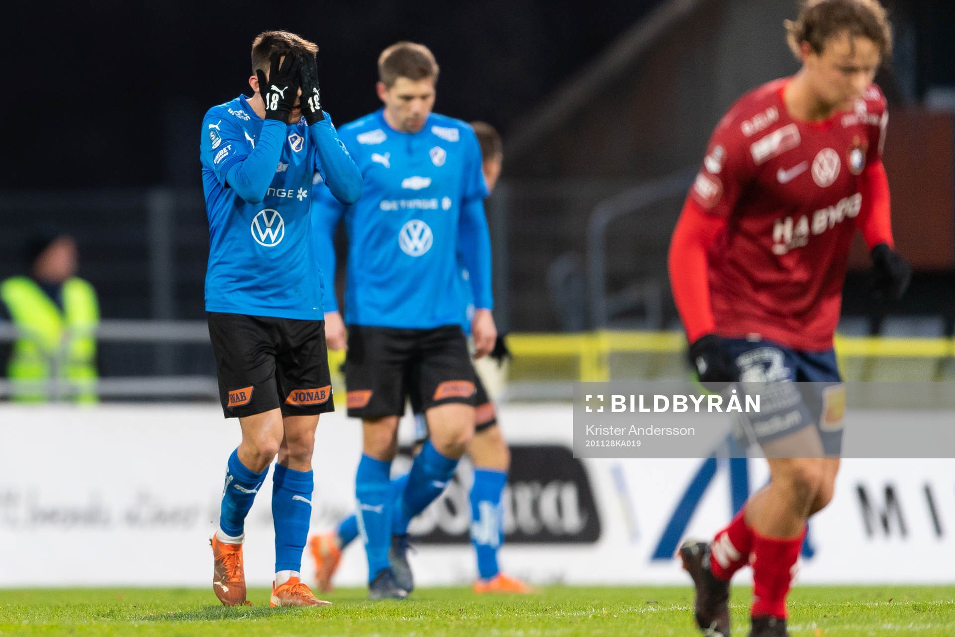 Halmstads Emil Tot Wikström deppar
