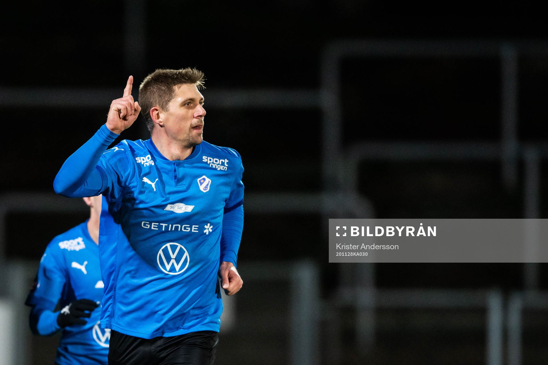 Halmstads Mikael Boman jublar efter 1-0 under fotbollsmatchen i Superettan  mellan Halmstad och Örgryte den 28 november 2020 i Halmstad.