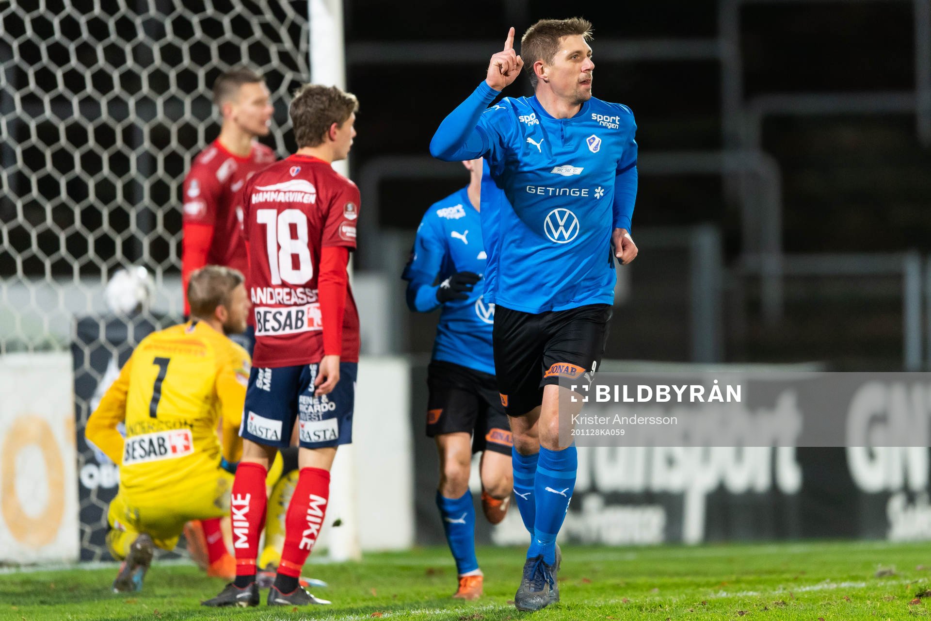 Halmstads Mikael Boman jublar