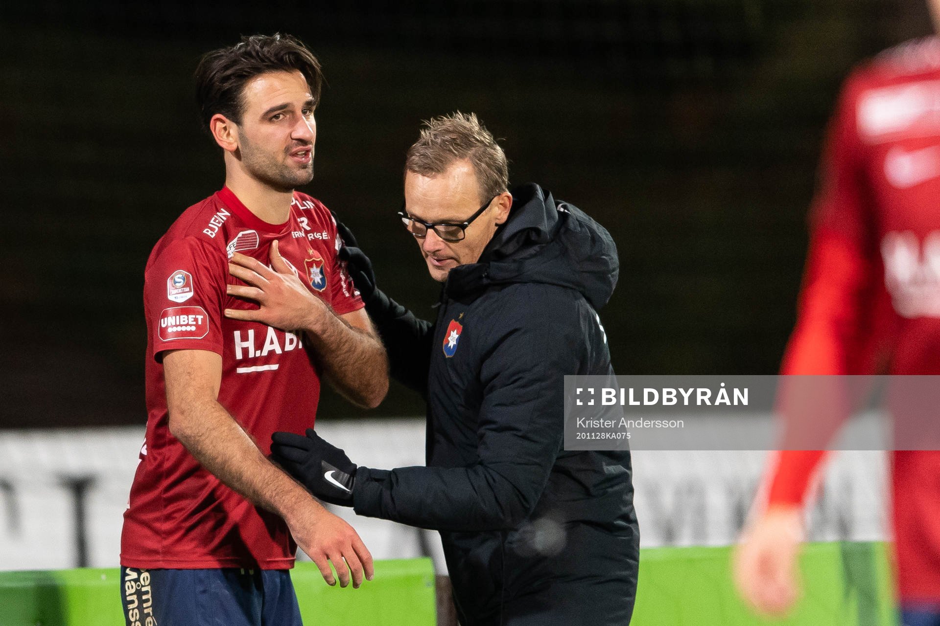 Örgrytes Oliver Stanisic har ont i axeln