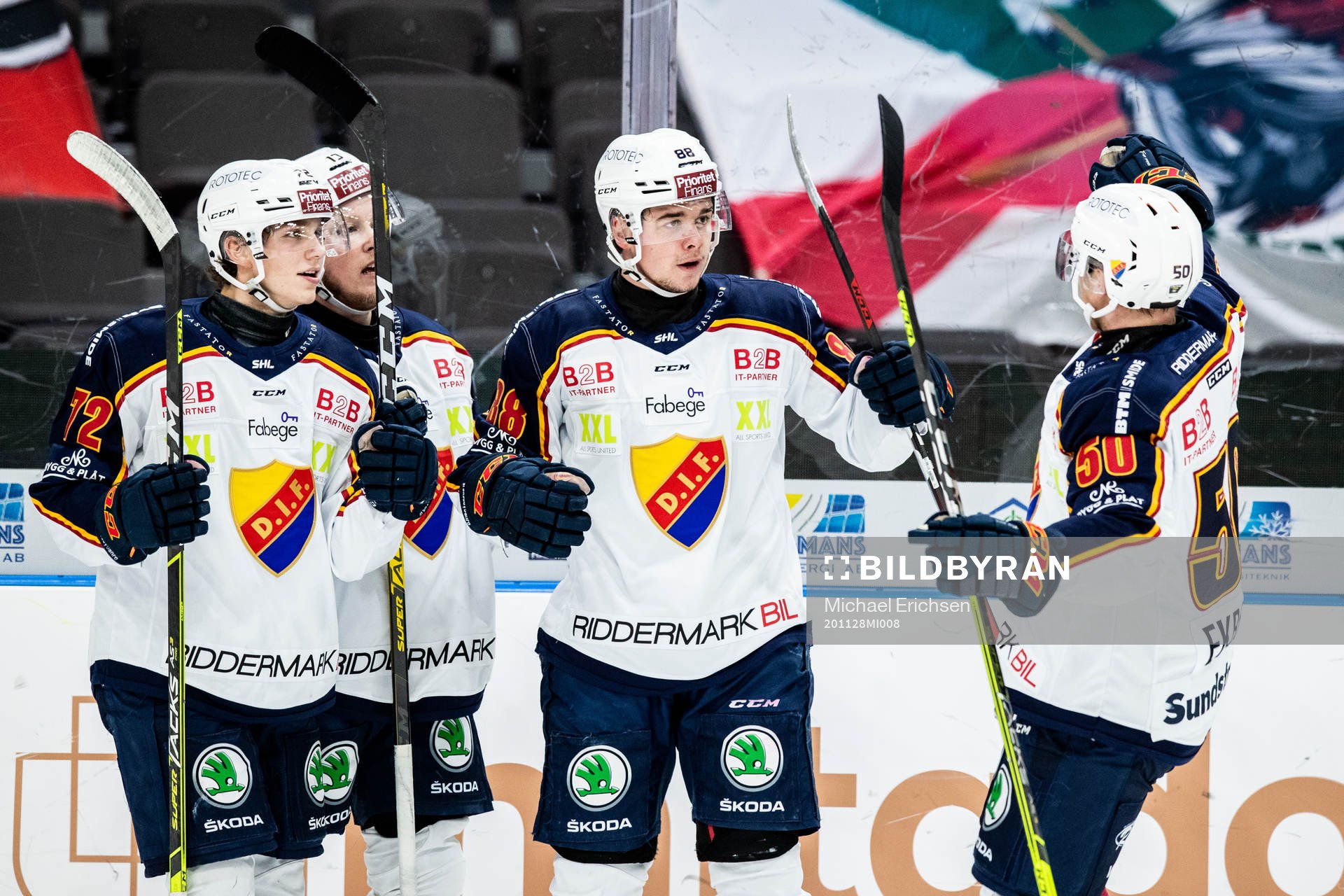 Djurgårdens Alexander Holtz jublar med lagkamrater