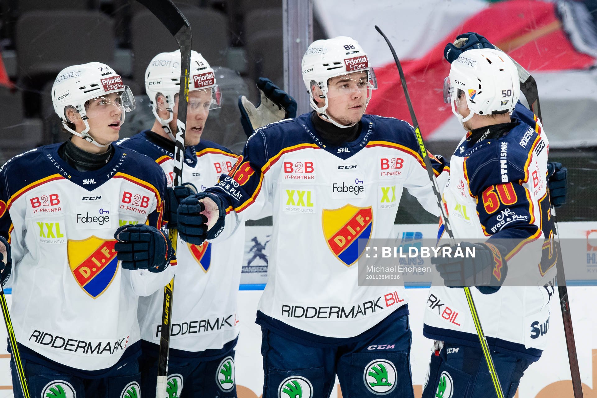 Djurgårdens Alexander Holtz jublar med lagkamrater