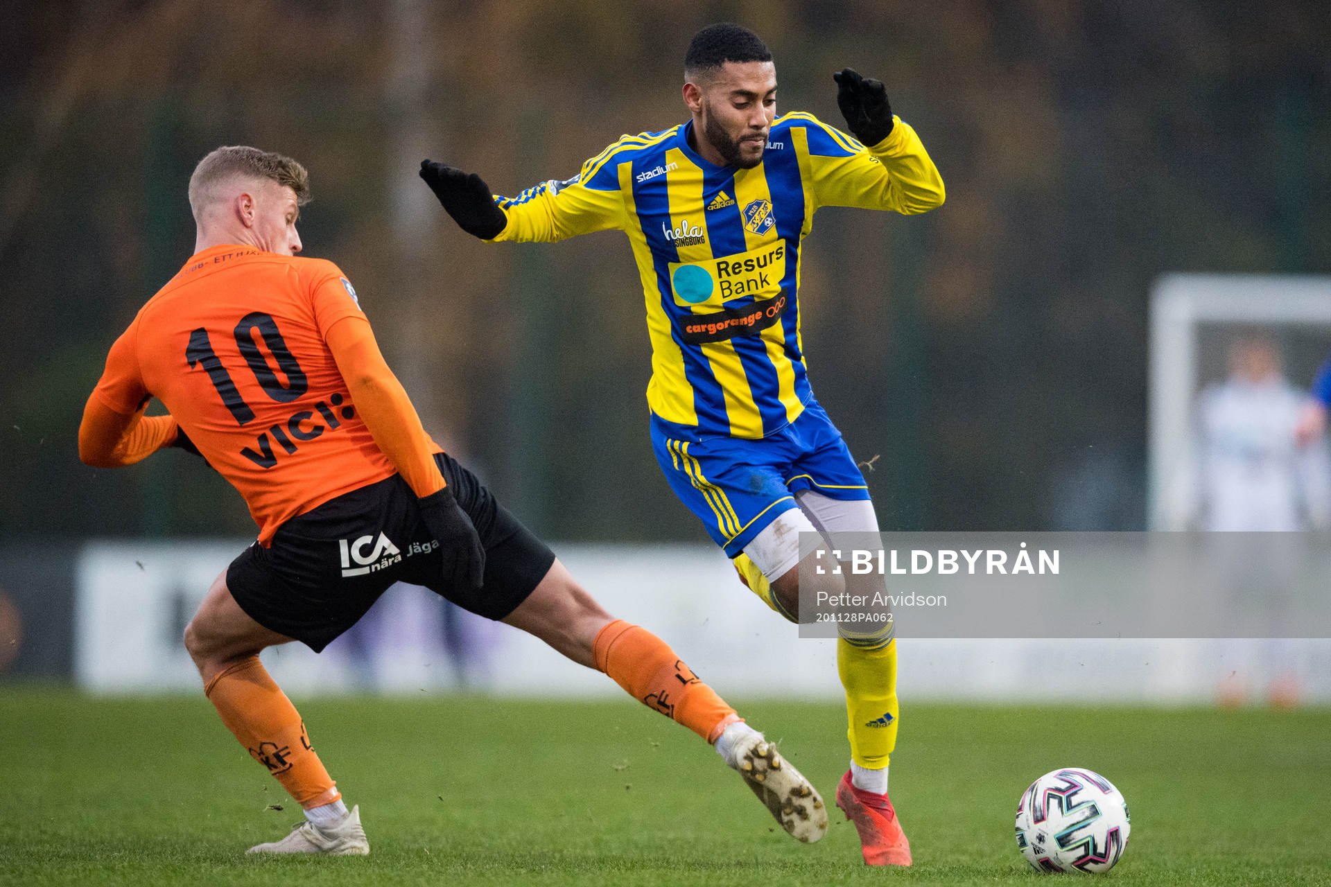 Torns Tobias Karlsson och Eskilsminnes Yonathan Getachew