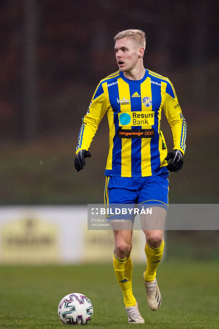 Eskilsminnes Jonatan Persson under fotbollsmatchen i Division 1 södra mellan Eskilsminne och Torn den 28 november 2020 i Helsingborg.