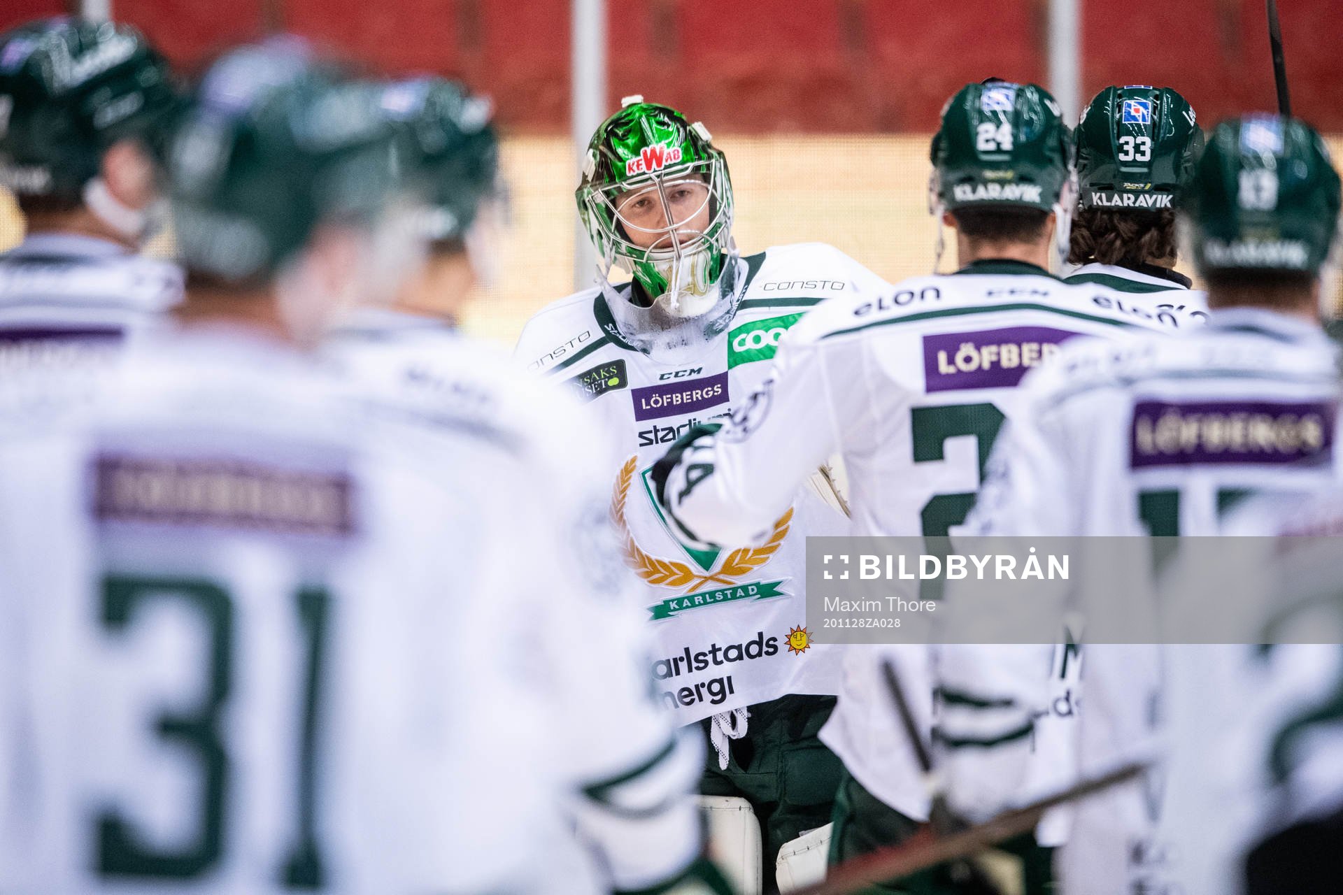 Färjestads målvakt Henrik Haukeland jublar