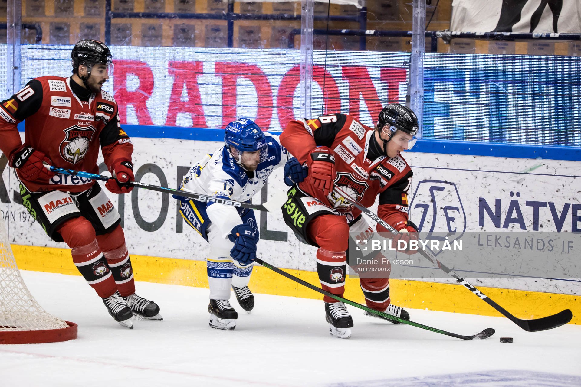Leksands Oskar Lang och Malmö Redhawks Joe Veleno och