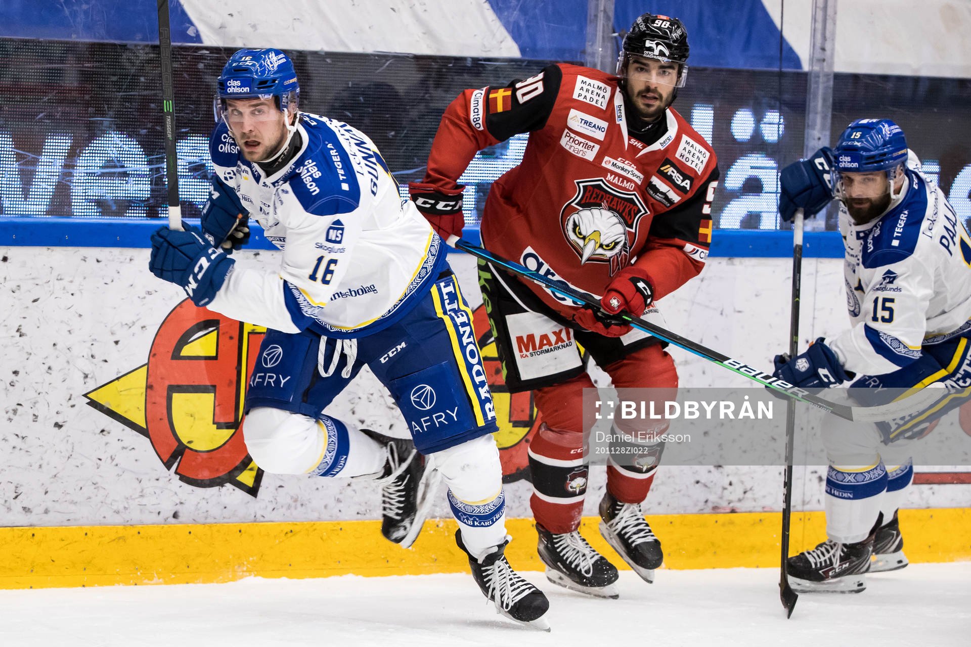 Leksands Daniel Gunnarsson och Malmö Redhawks Joe Veleno